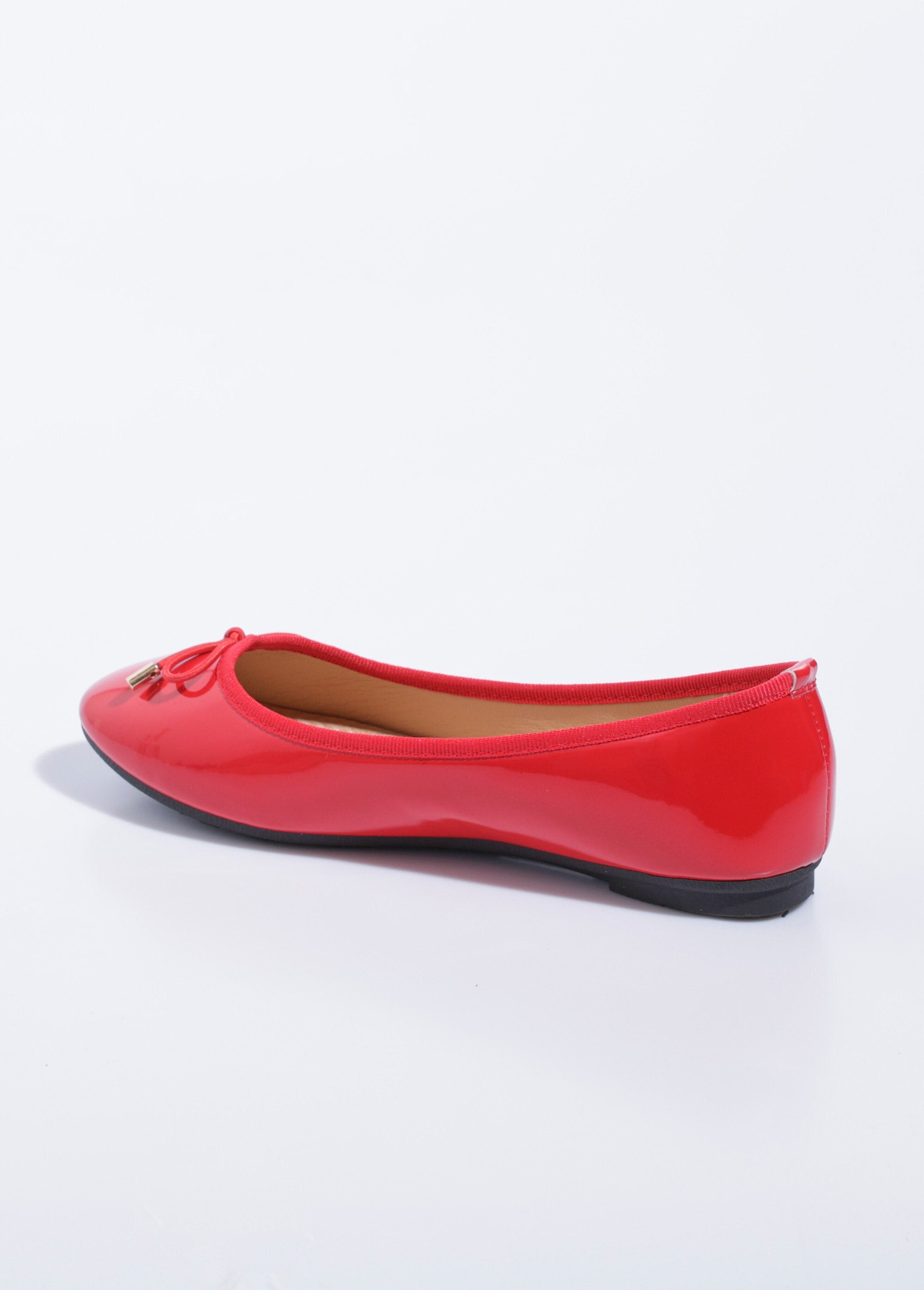 Bailarinas_planas_de_charol_con_pequeño_lazo_barniz_rojo_DO1_slim