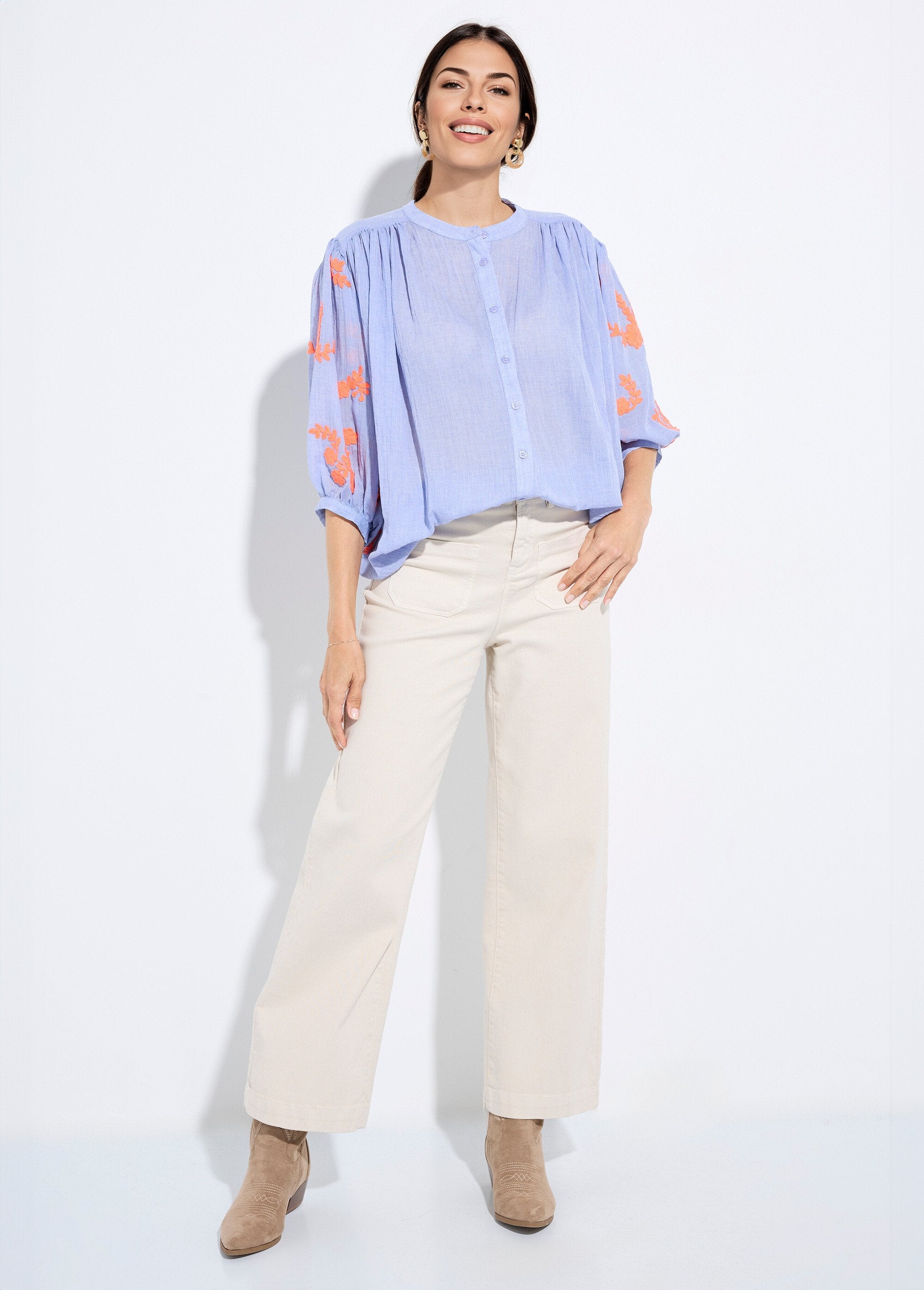 Blusa_de_chambray_con_bordado_en_contraste_Azul_SF1_slim