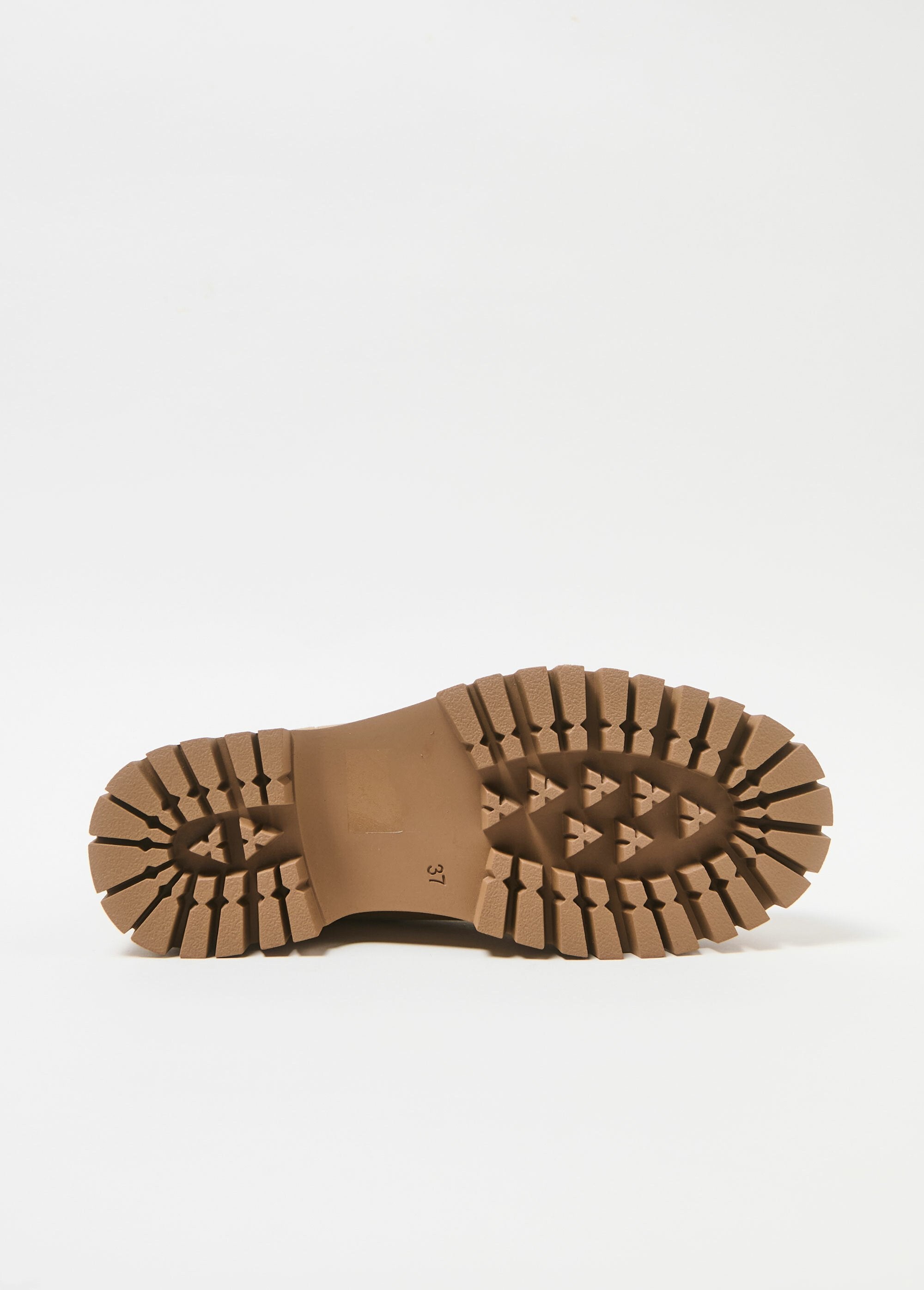 Botines_Chelsea_efecto_ante_con_suela_dentada_Beige_UN1_slim