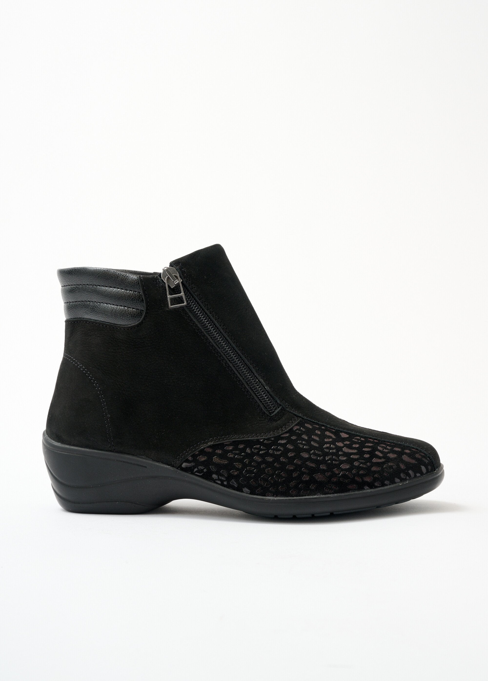 Botas_de_piel_nobuck_con_laterales_elásticos_Negro_DR1_slim