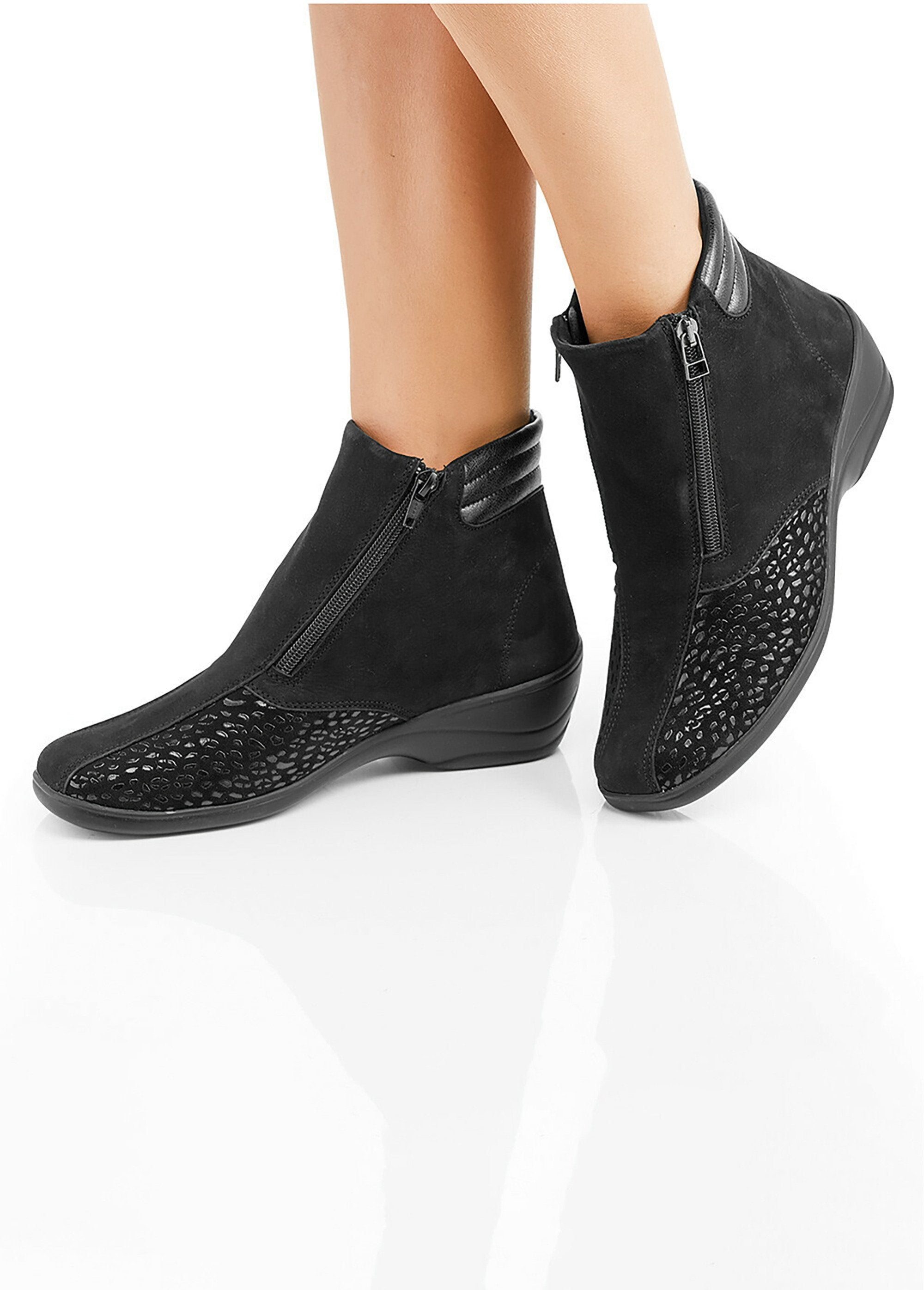 Botas_de_piel_nobuck_con_laterales_elásticos_Negro_SF1_slim