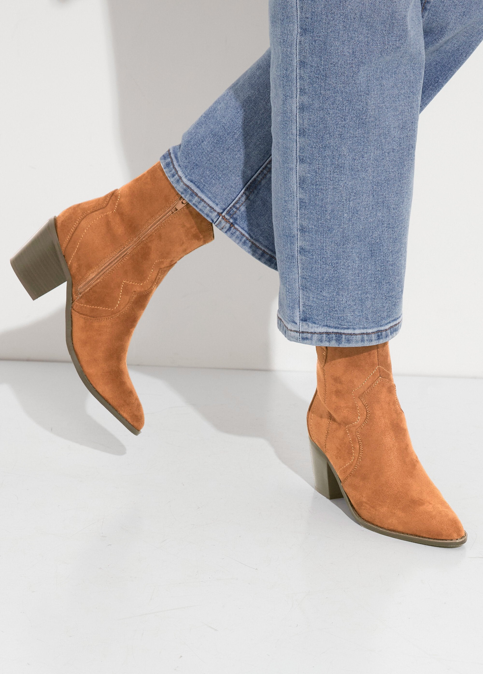 Boots_western_pointues,_talon_biseauté_Camel_SF1_slim