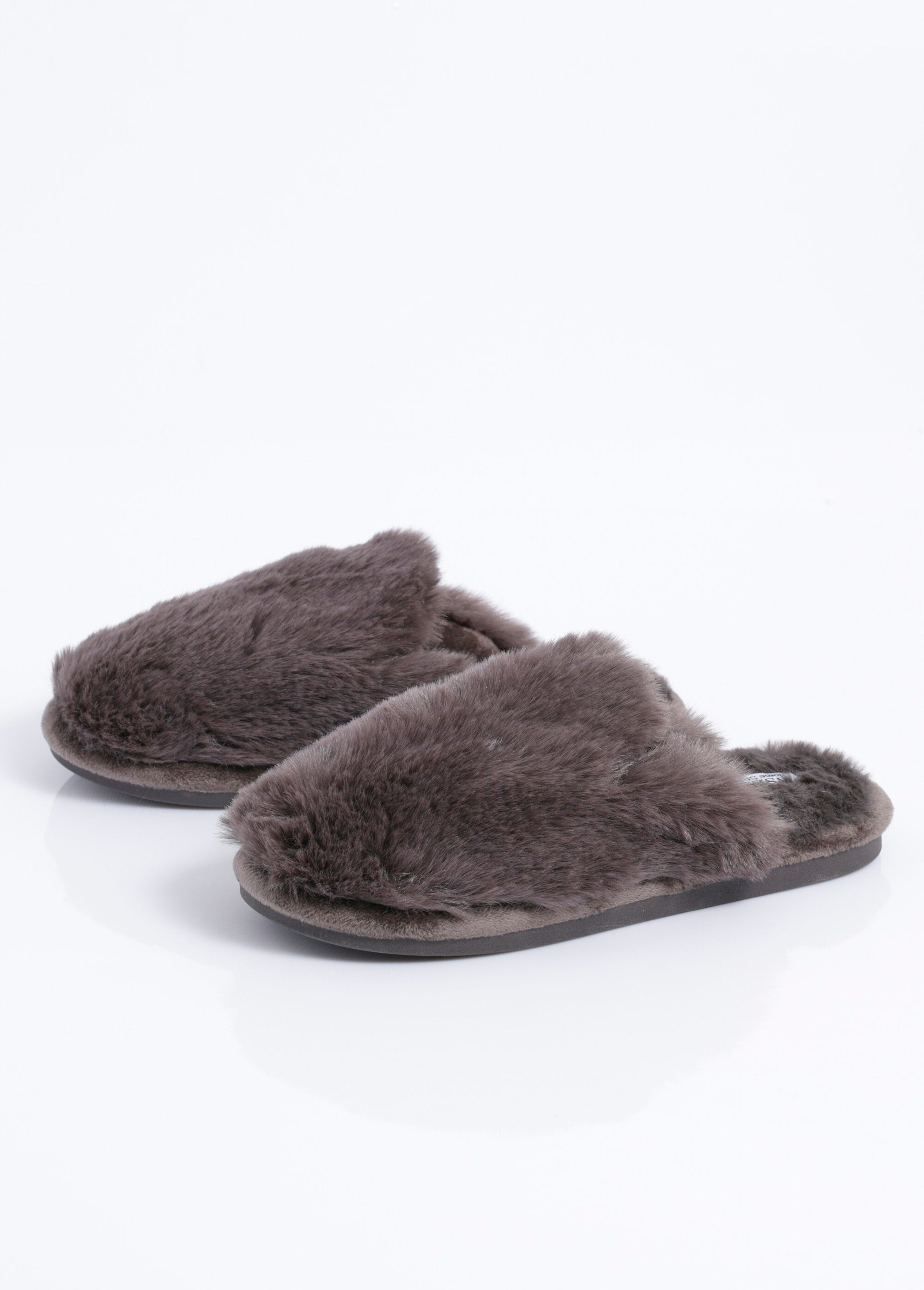Pantuflas_mule_de_piel_suave_y_cálida_Gris_DE1_slim