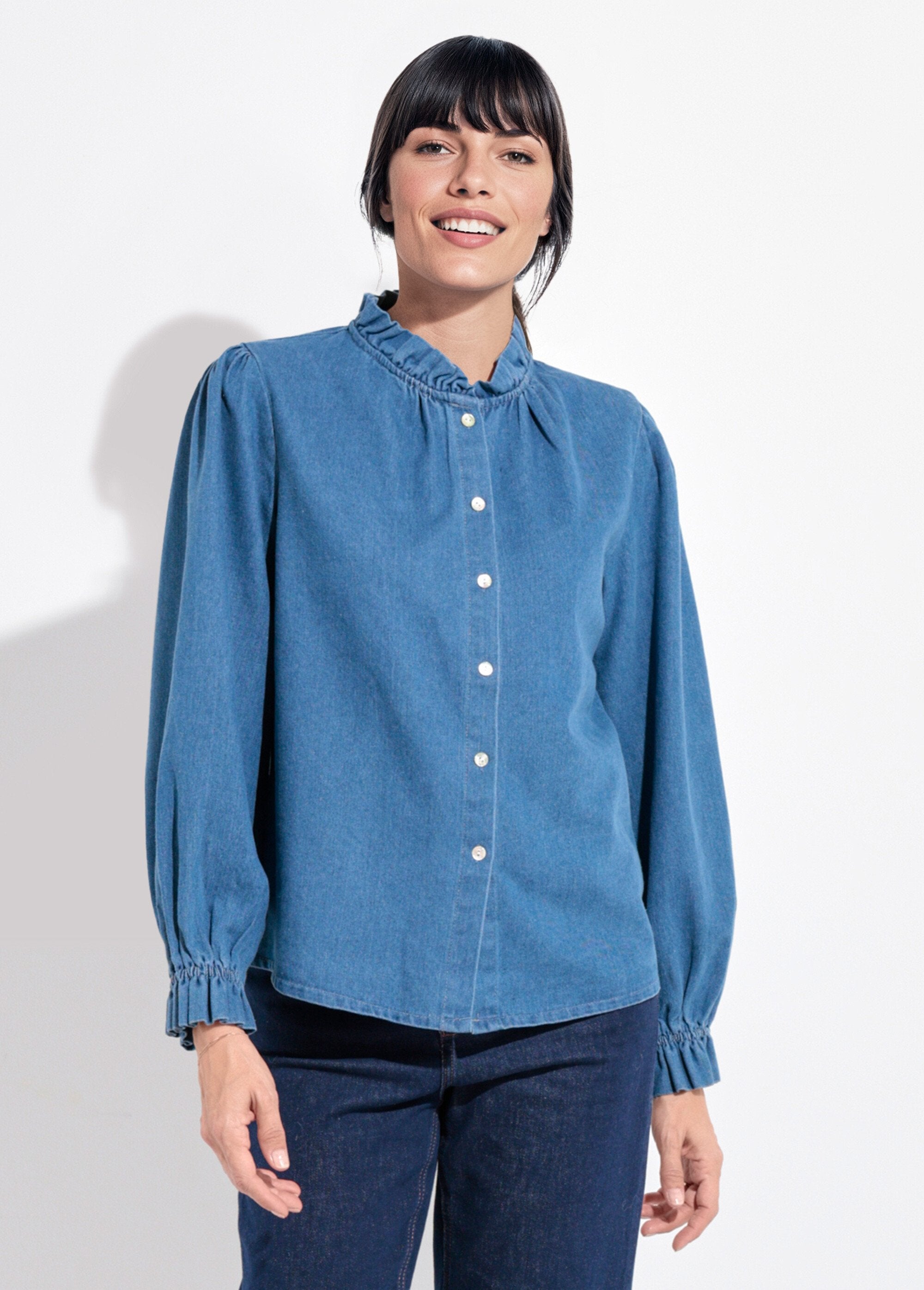 Camisa_vaquera_con_botones_y_cuello_con_volantes_Mezclilla_FA1_slim