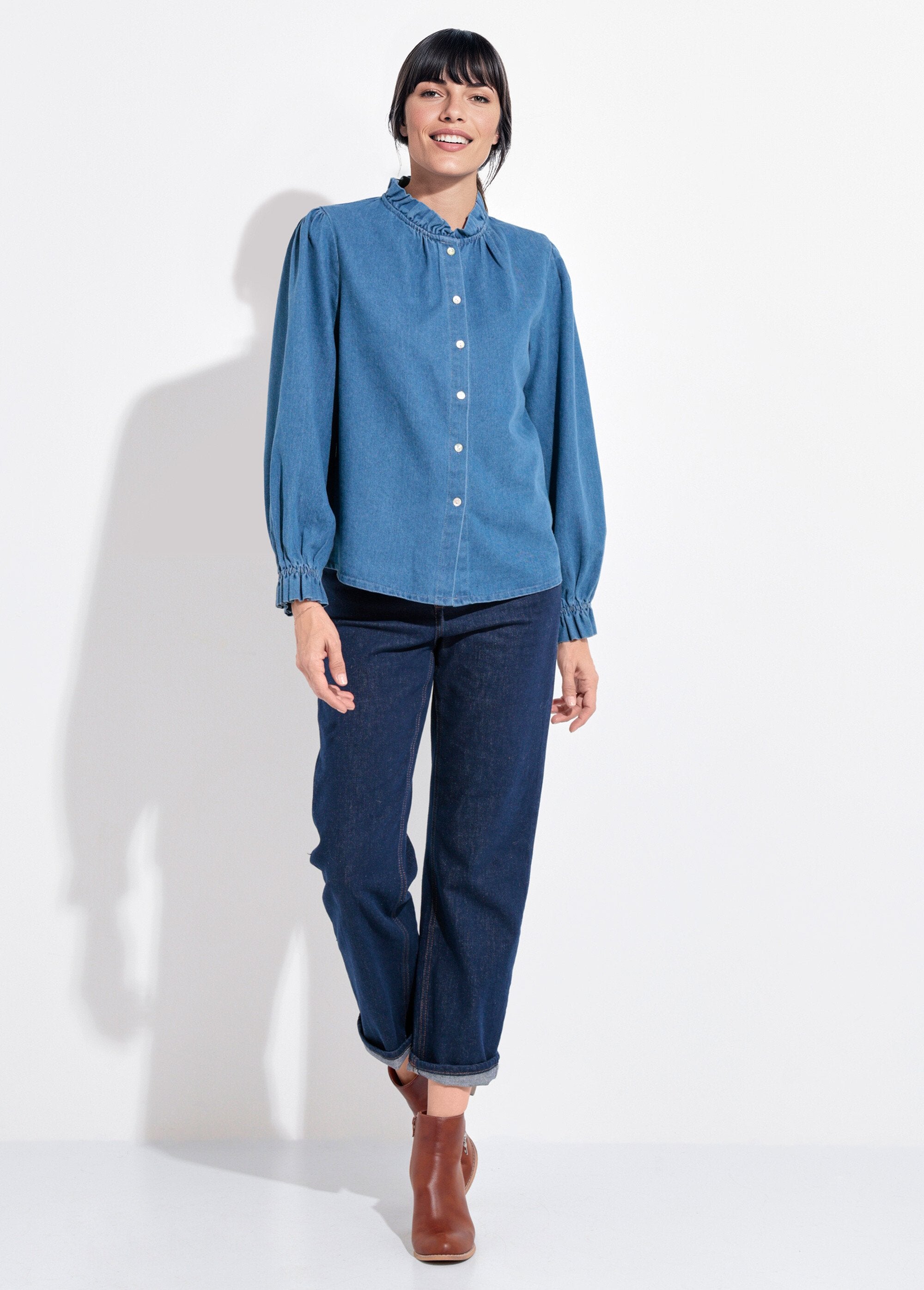 Camisa_vaquera_con_botones_y_cuello_con_volantes_Mezclilla_SF1_slim
