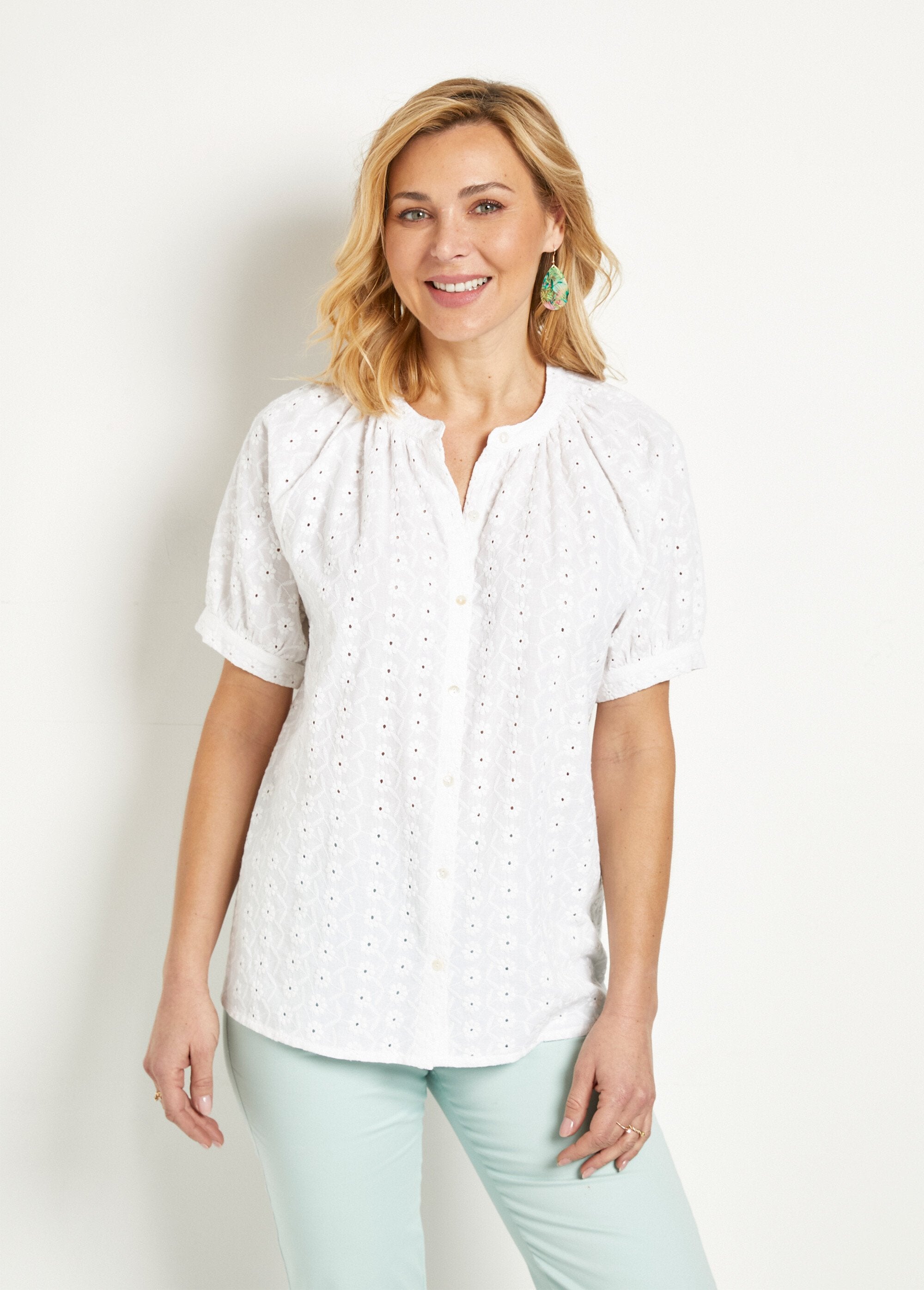 Blusa_holgada_de_algodón_bordada_sin_cuello_Blanco,_Blanca_FA1_slim