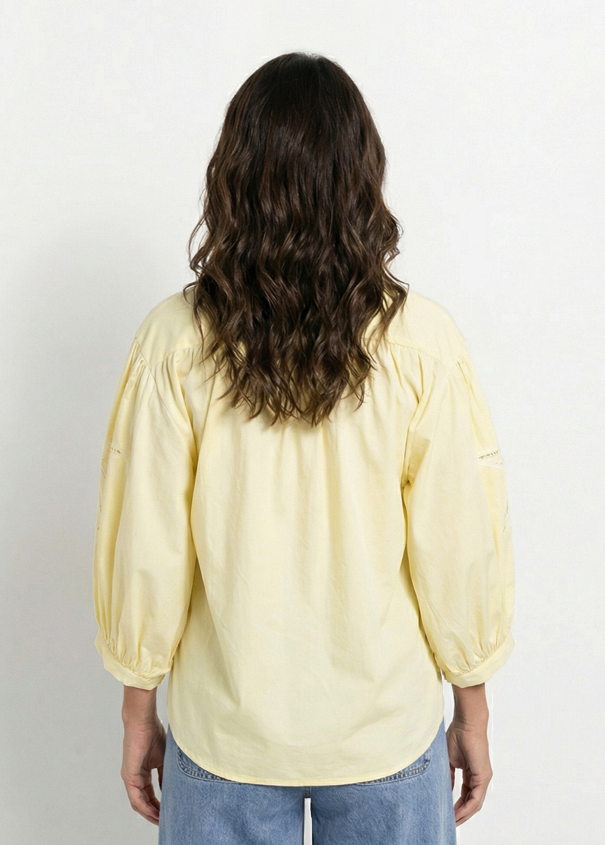 Blusa_holgada_con_mangas_de_palmera_bordadas_amarillo_y_blanco_DO1_slim