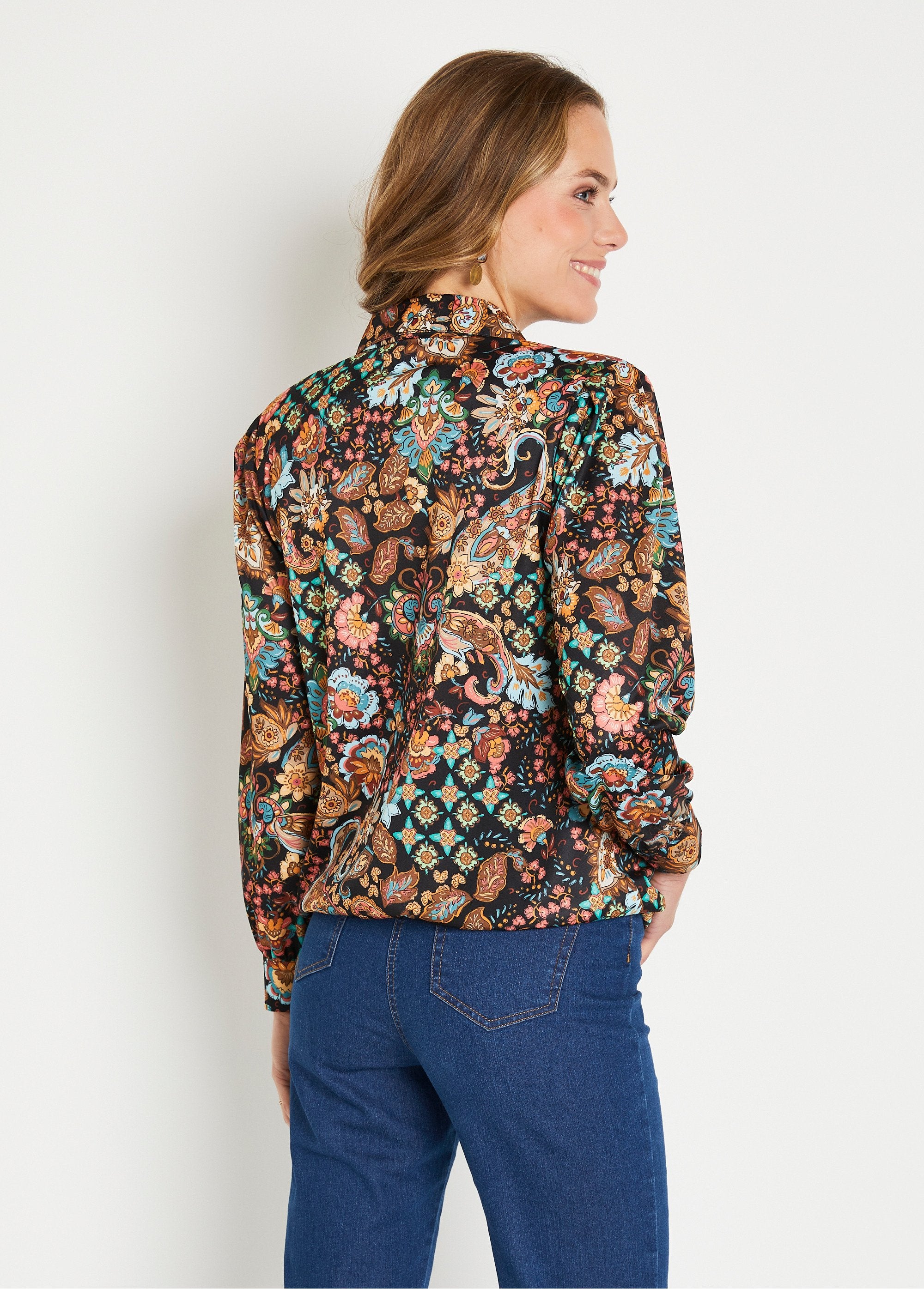 Blusa_corta_estampada_con_cuello_sastre_Noir_et_marron_DO1_slim