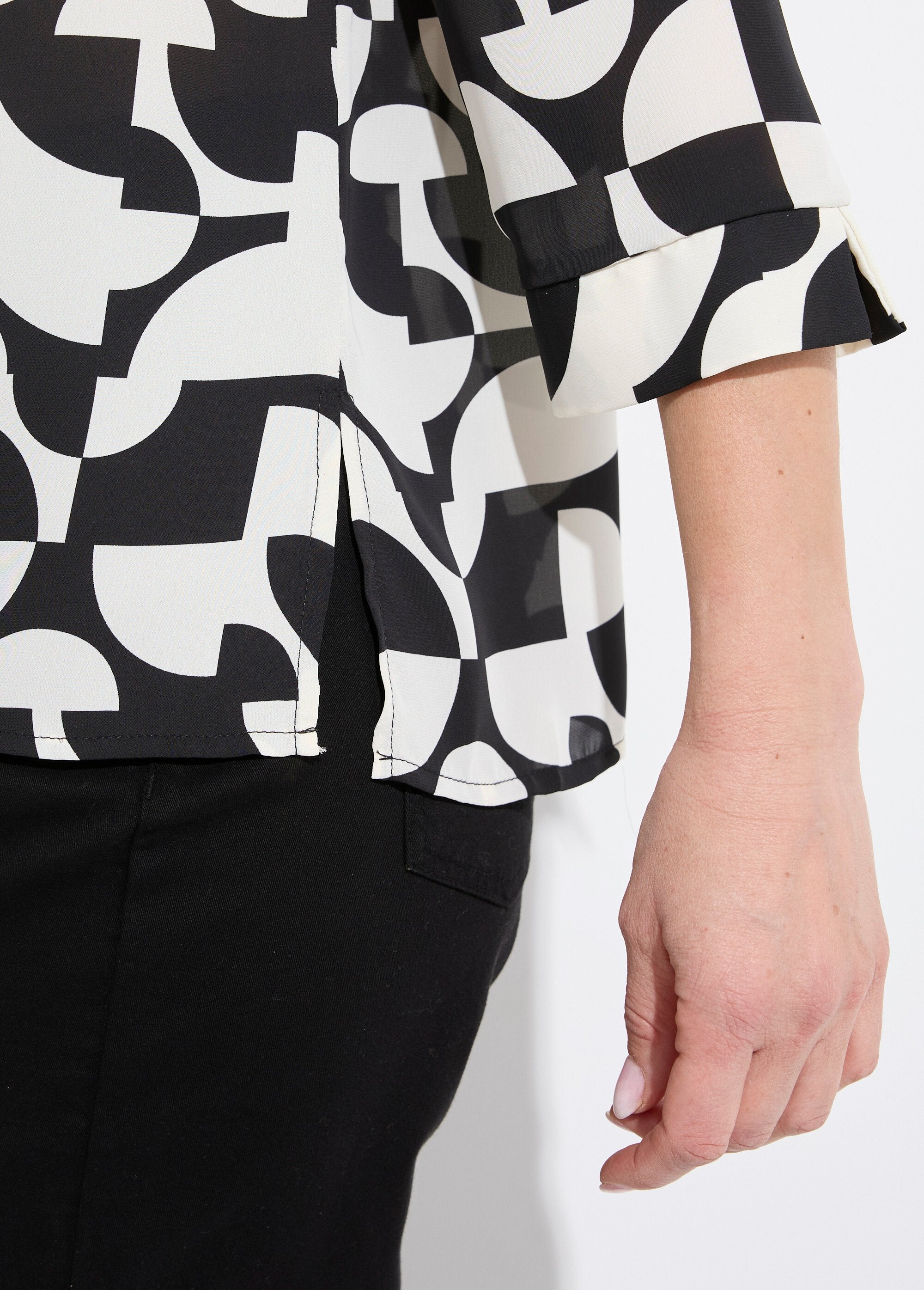 Chemisier_boutonné_manches_3/4_imprimé_graphique_Noir_et_ecru_DE2_slim