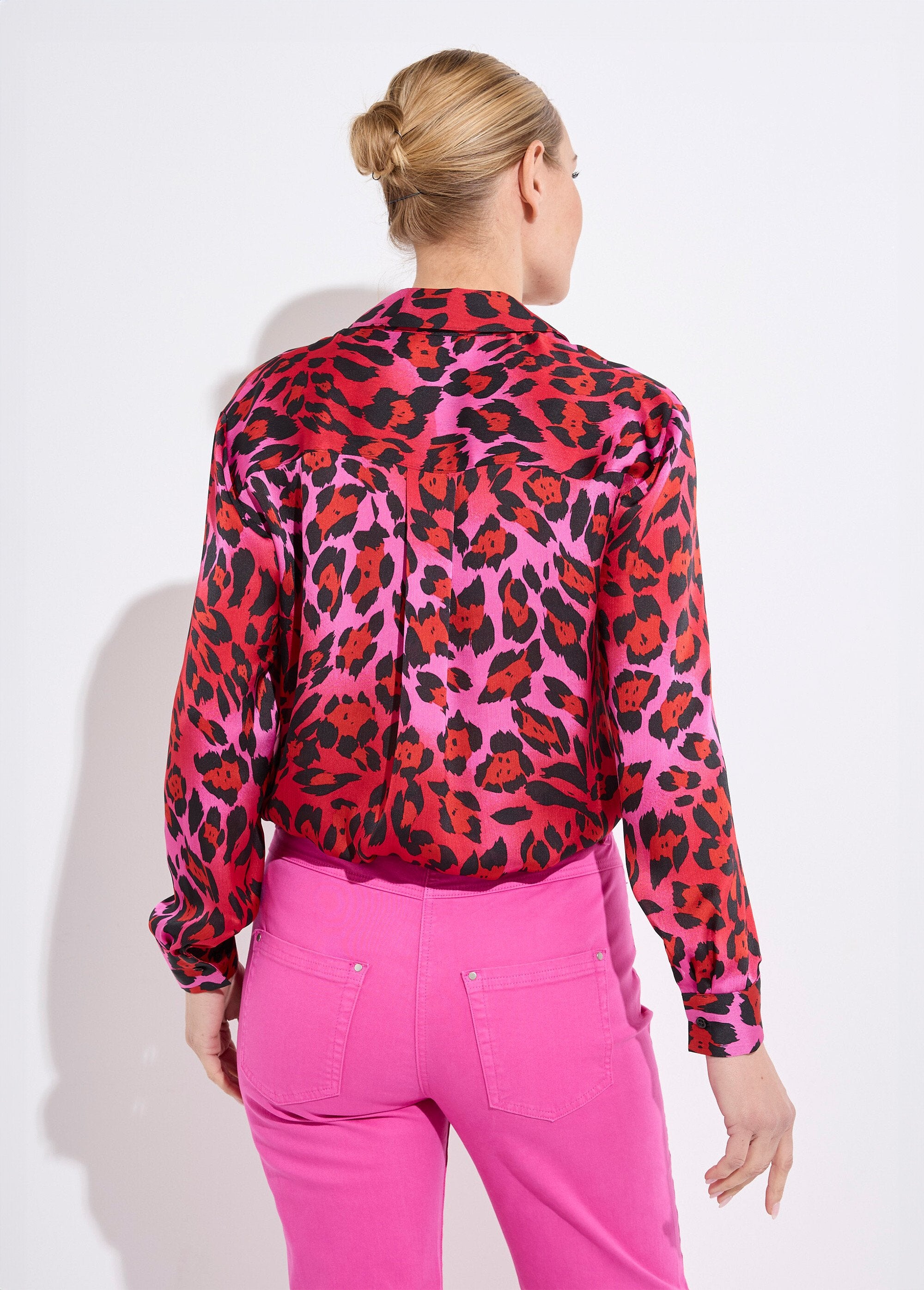 Chemisier_boutonné_satin_manches_longues_Imprime_fuchsia_DO1_slim
