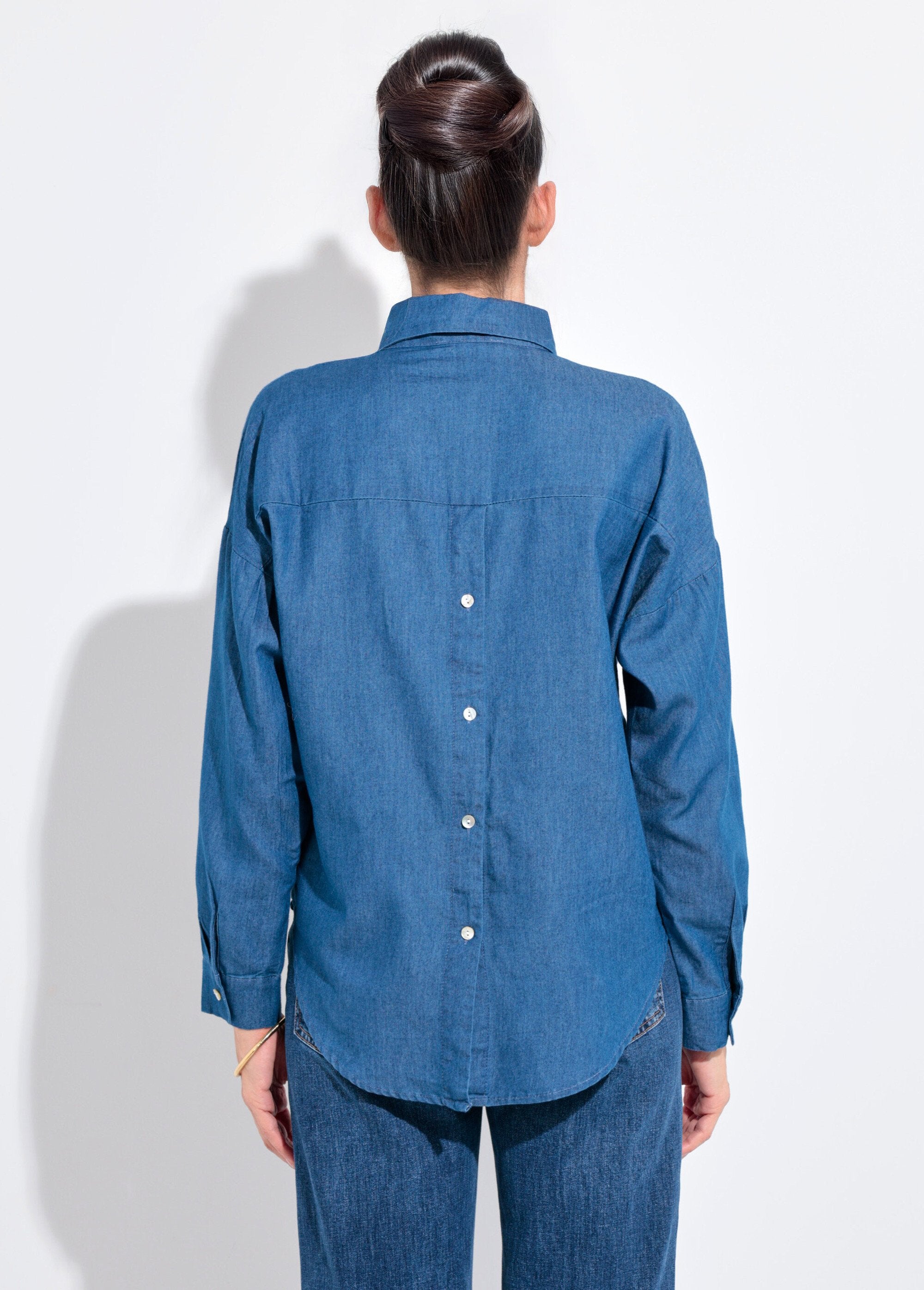 Blusa_de_manga_larga_con_cuello_sastre_de_chambray_Mezclilla_DO1_slim