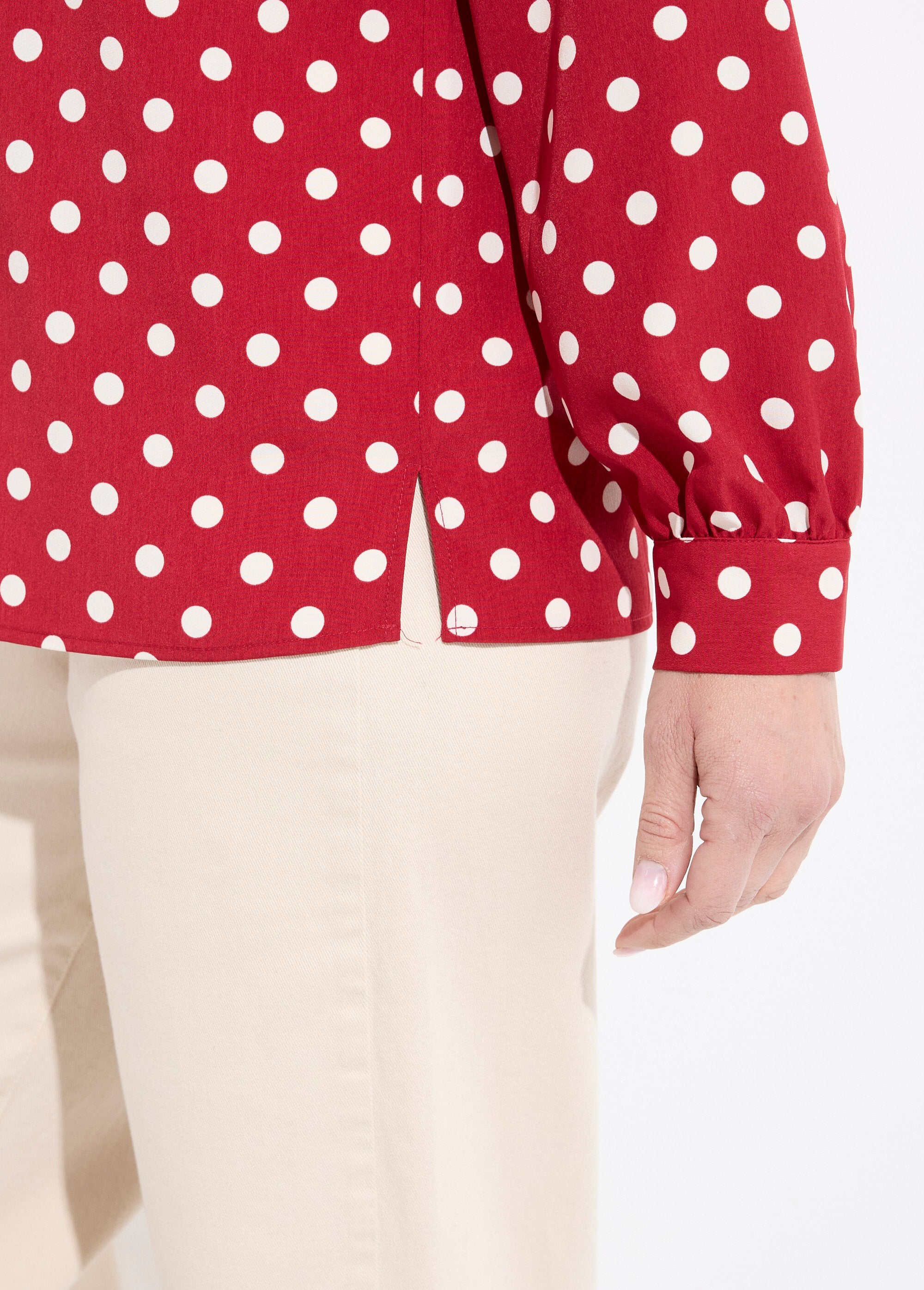 Blusa_de_manga_larga_con_estampado_de_lunares_y_cuello_en_V_Burdeos_y_crudo_DE2_slim