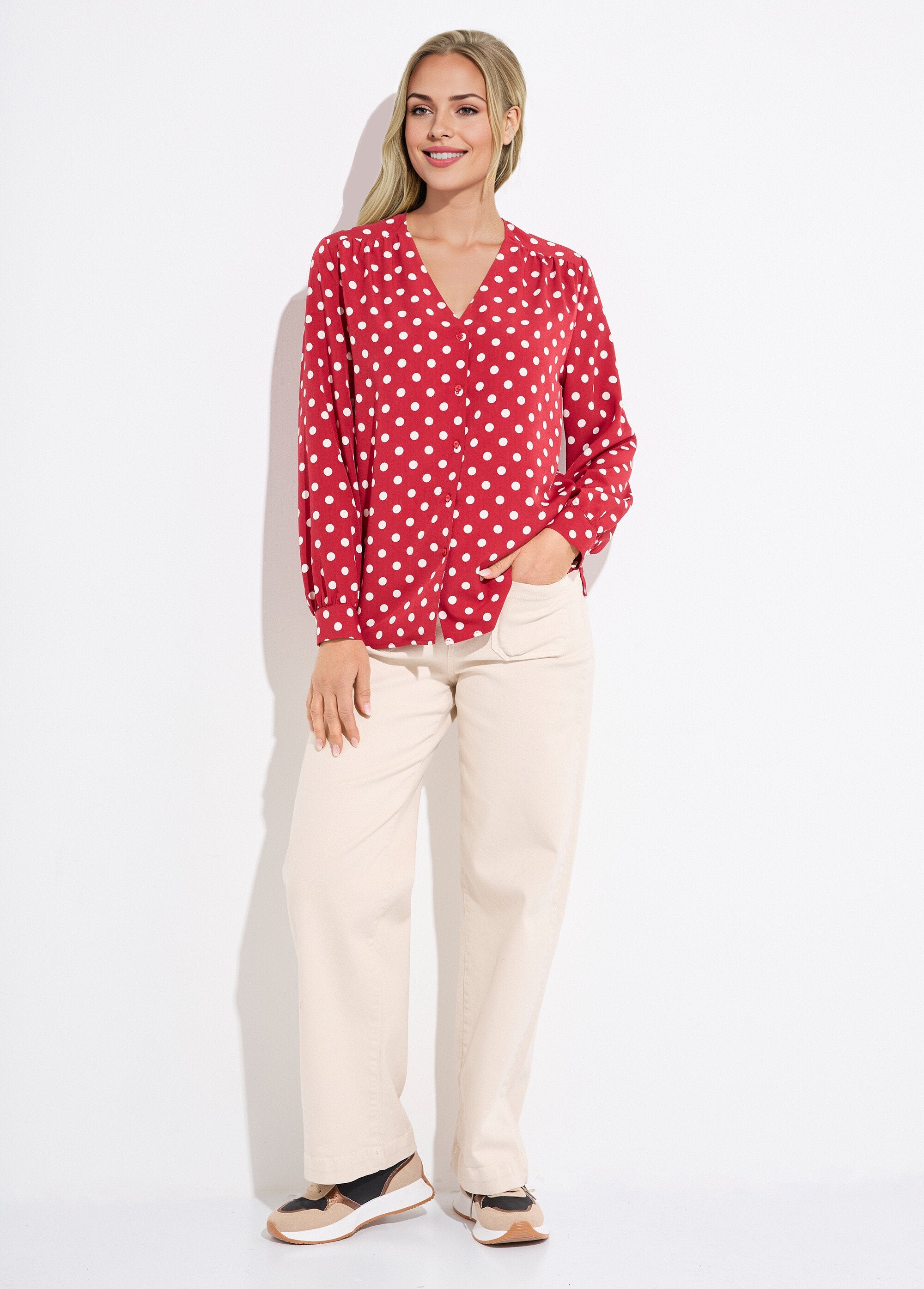 Blusa_de_manga_larga_con_estampado_de_lunares_y_cuello_en_V_Burdeos_y_crudo_SF1_slim