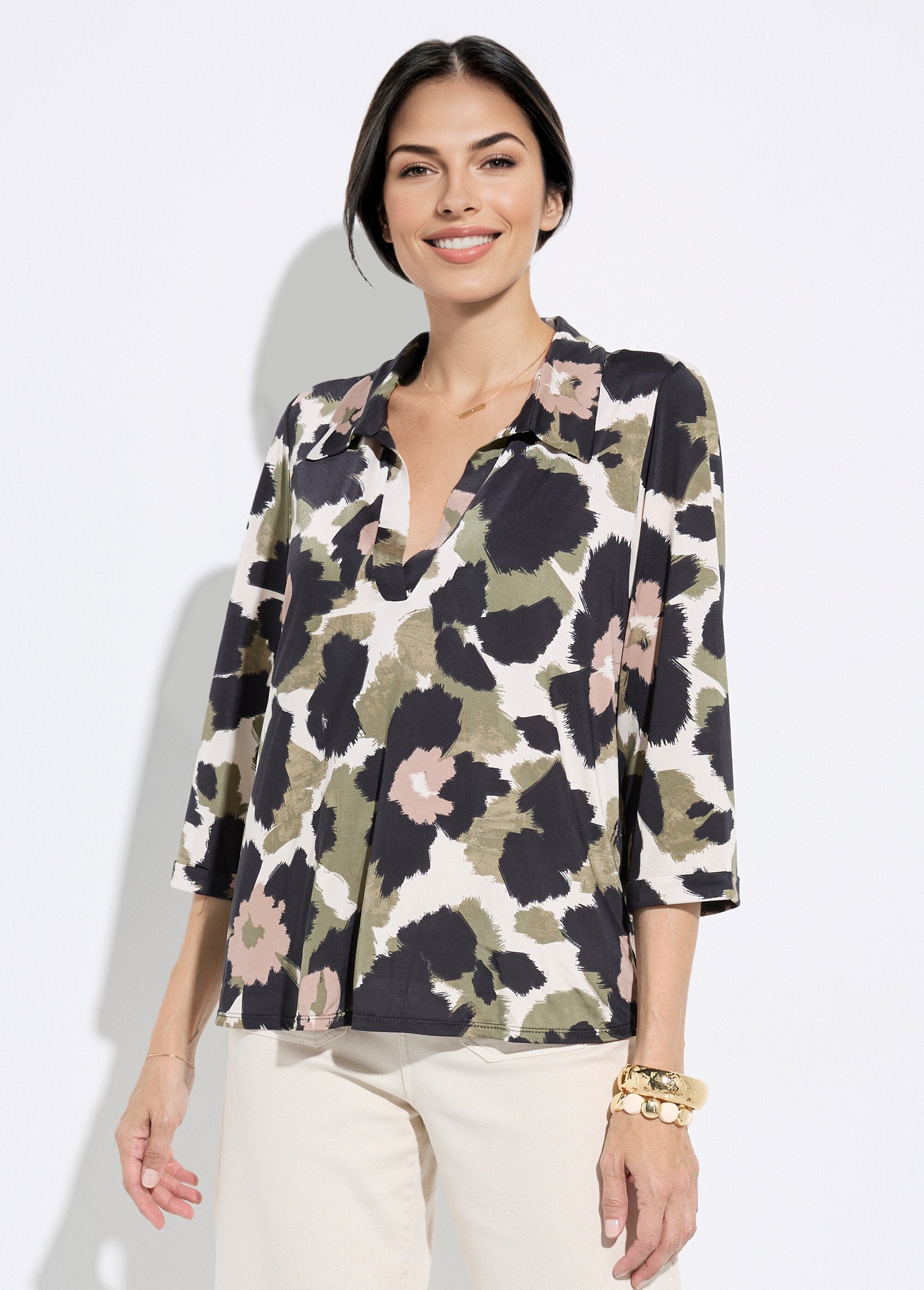 Blusa_fluida_de_camuflaje_con_cuello_sastre_Negro_y_caqui_FA1_slim