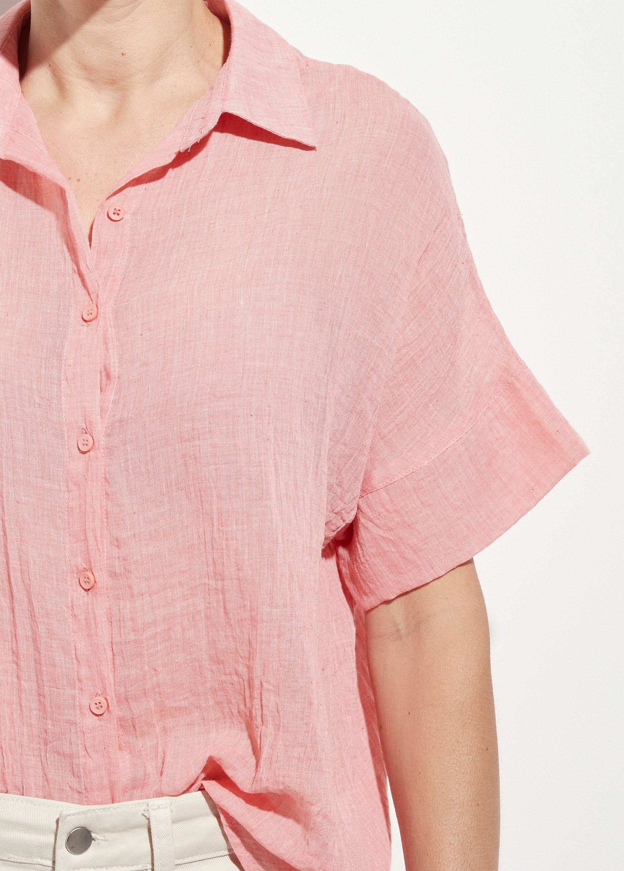 Blusa_de_voile_arrugada_de_manga_corta_Coral_DE1_slim