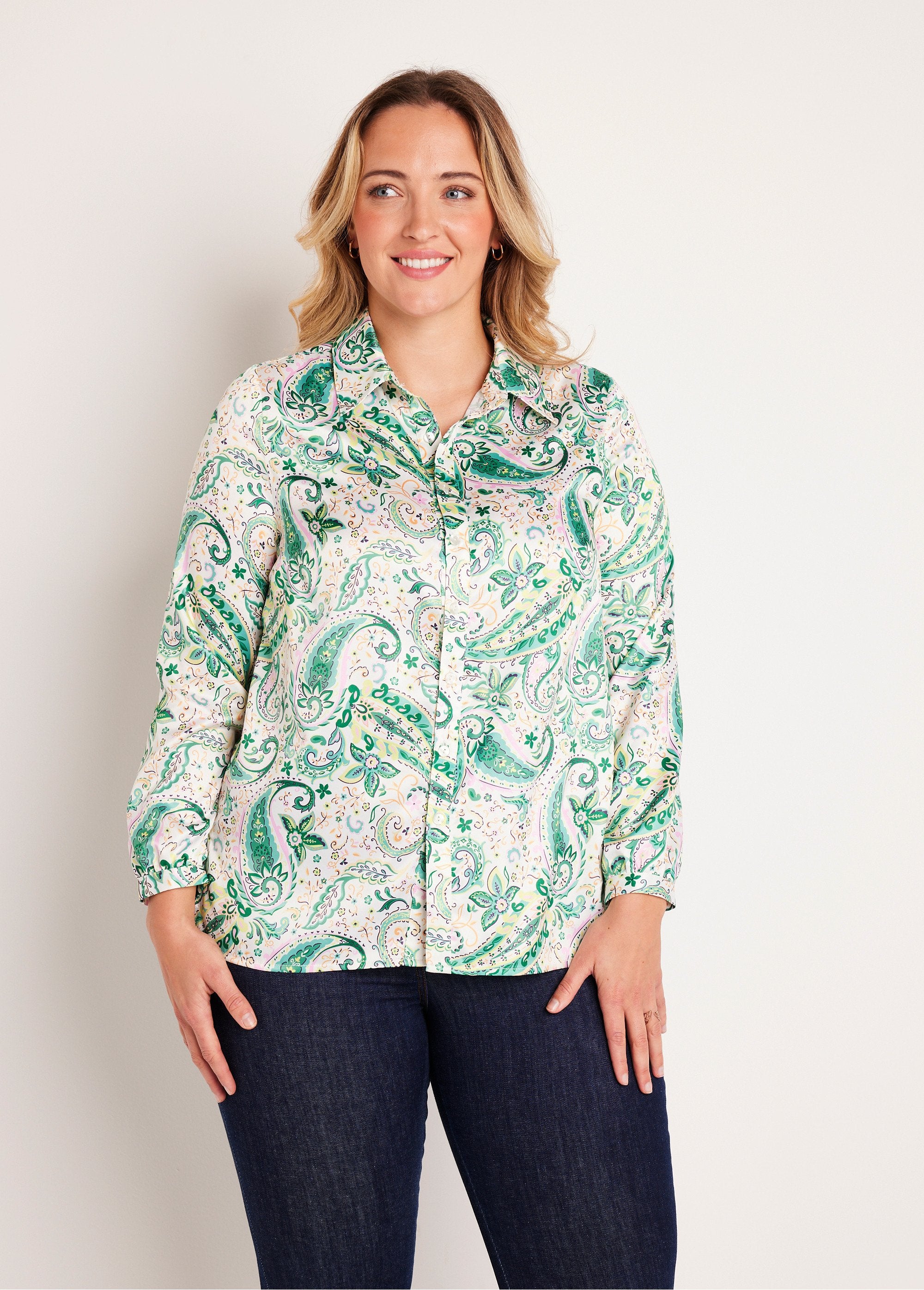 Blusa_larga_recta_de_raso_con_botones_diablillo_verde_FA1_curvy