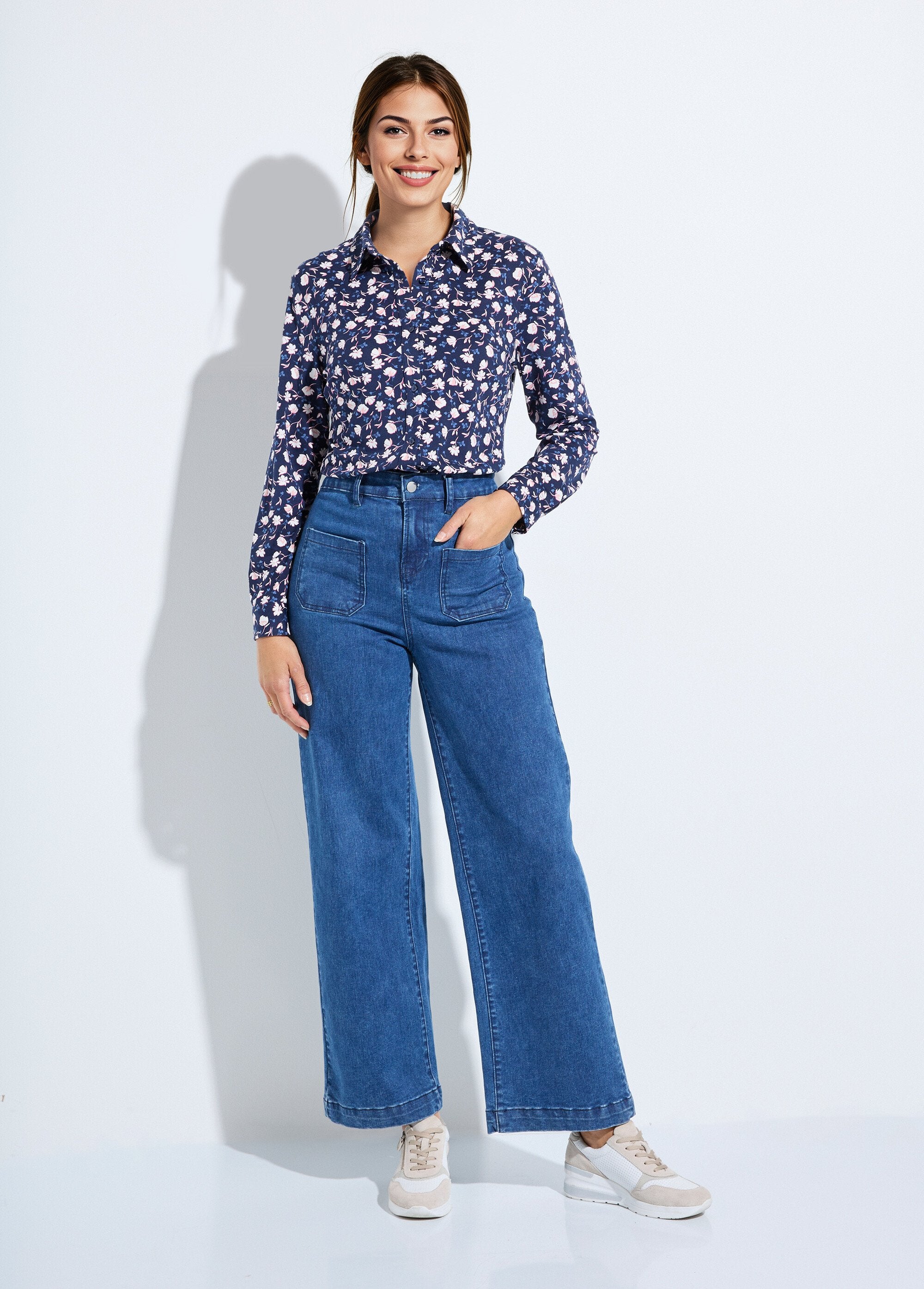 Blusa_de_punto_cálida_con_estampado_floral_azul_marino_y_blanco_SF1_slim
