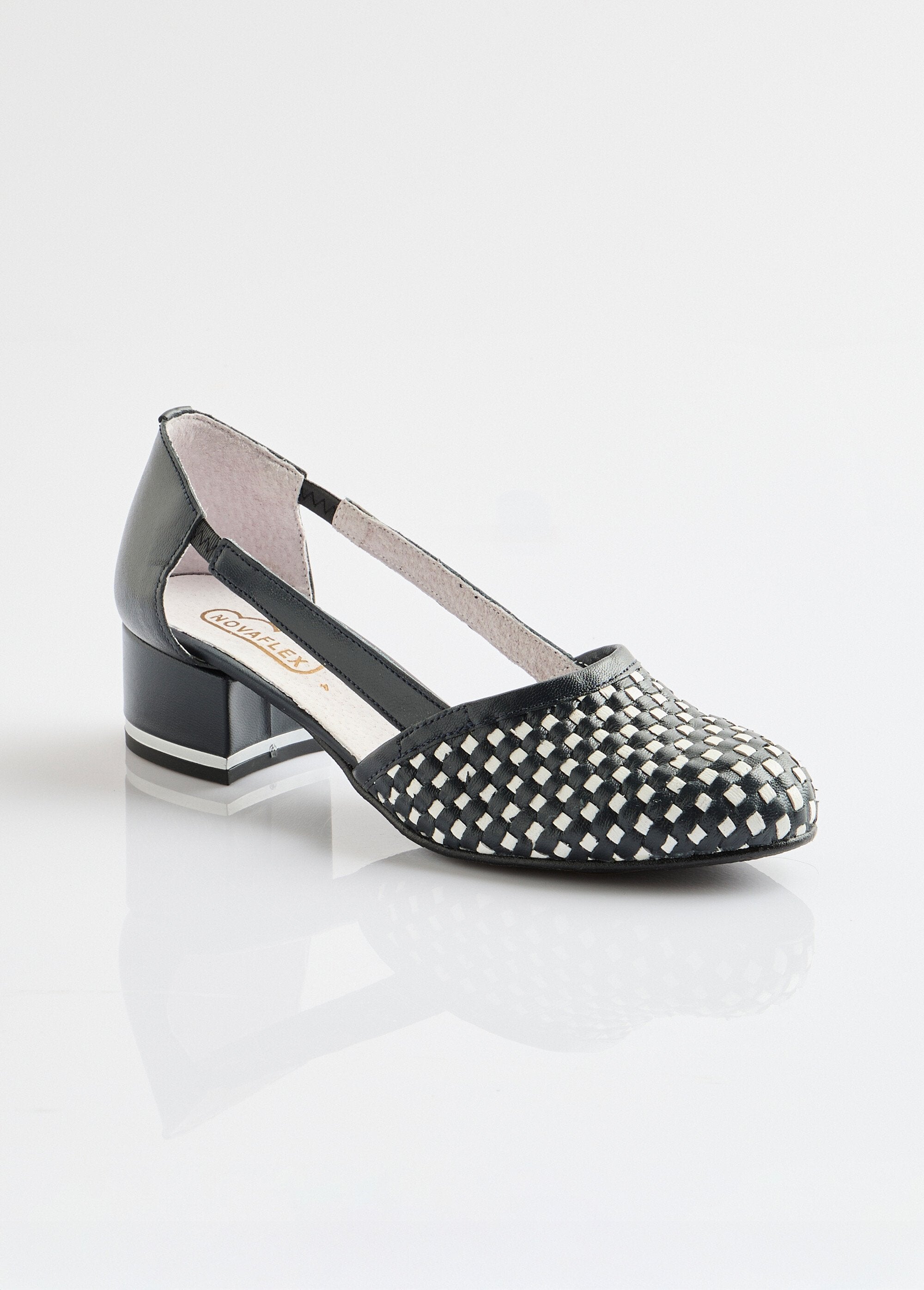 Zapatos_de_tacón_de_piel_azul_marino_y_blanco_FA1_slim