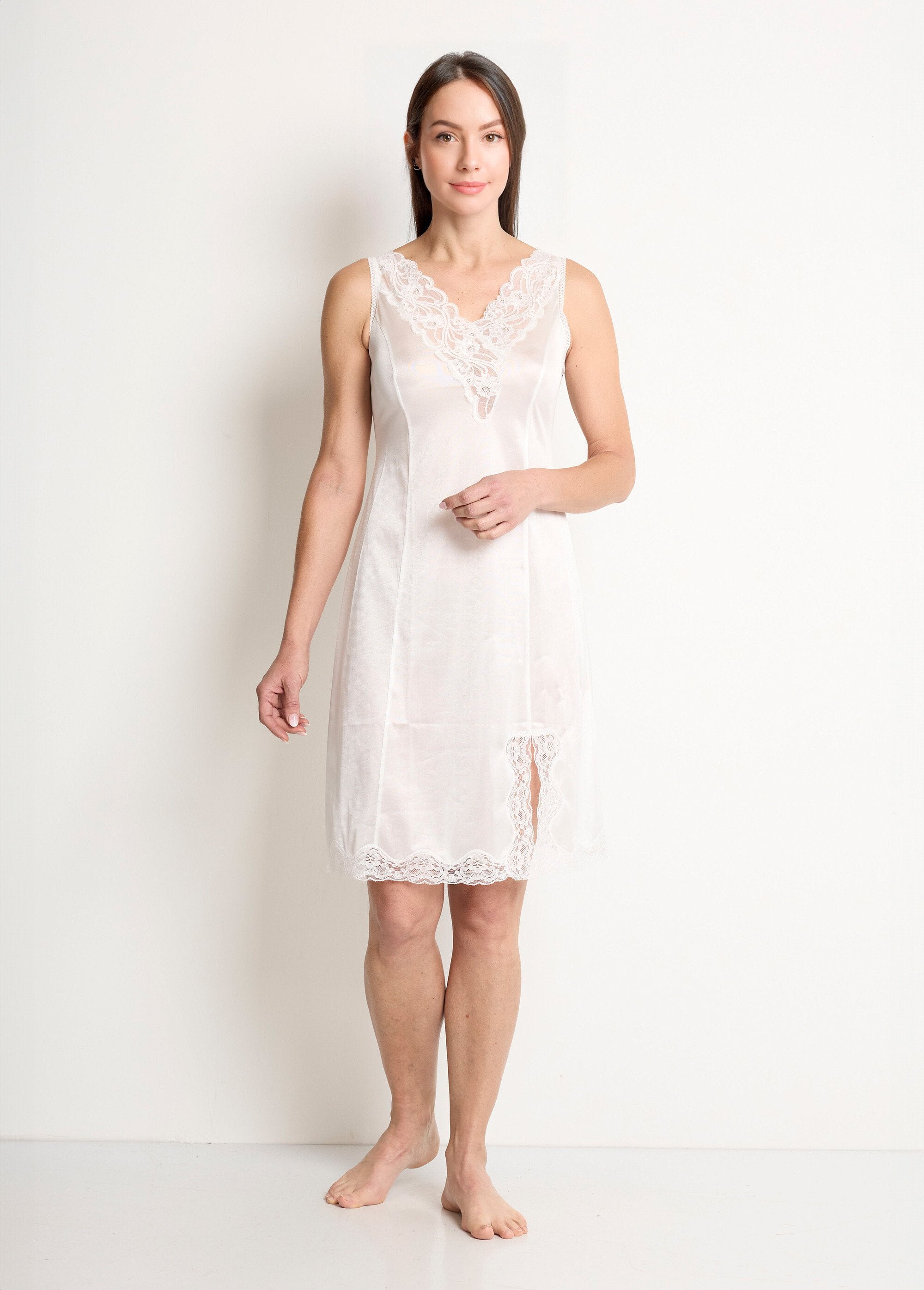 Vestido_lencero_antiestático_de_encaje_Calais_Blanco,_Blanca_FA1_slim