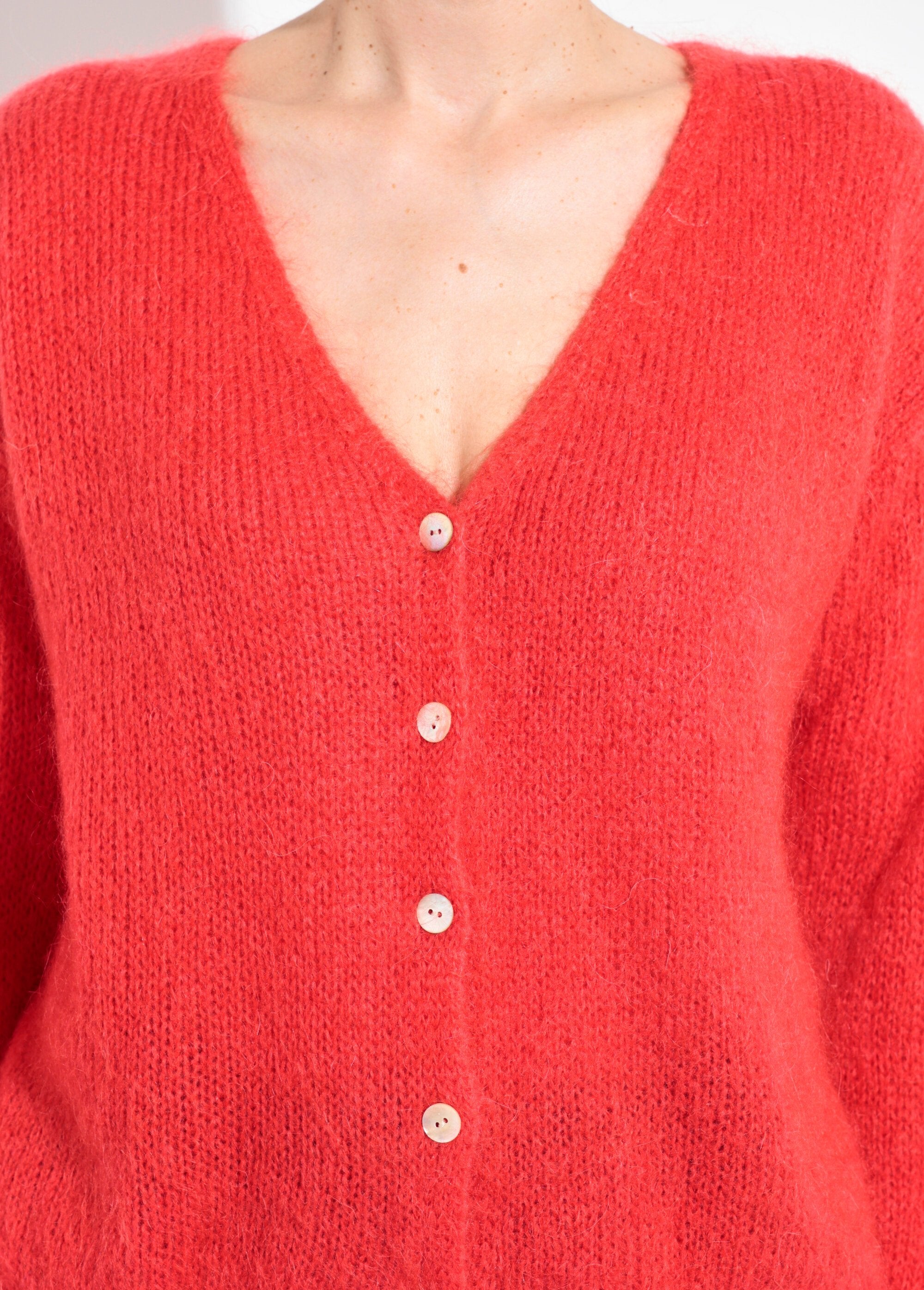 Cárdigan_de_punto_de_mohair_suave_y_cálido_con_cuello_en_V_Rojo_coral_DE1_slim
