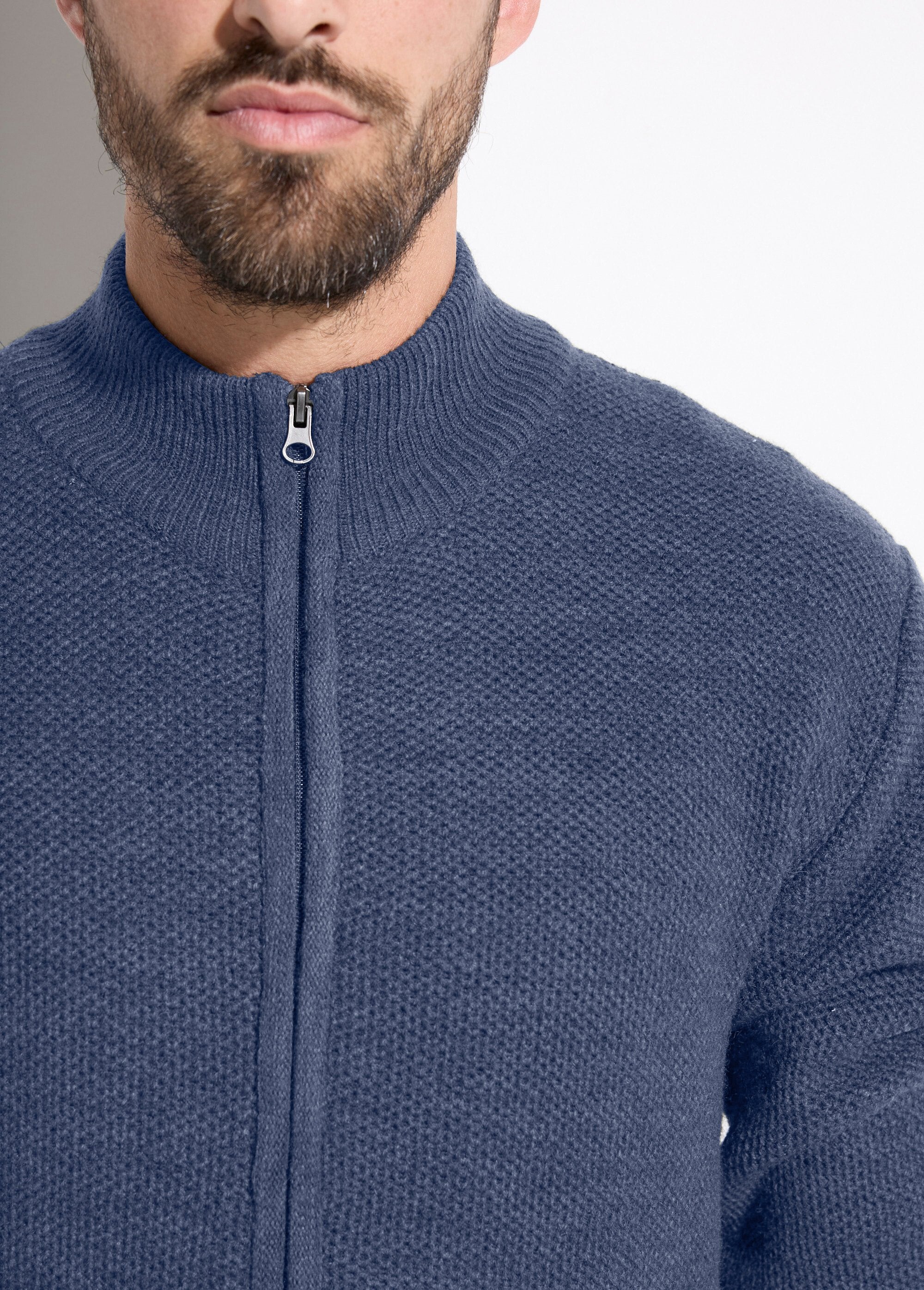 Cárdigan_con_cremallera_y_cuello_alto_en_punto_de_lana_jaspeada_Azul_DE1_slim