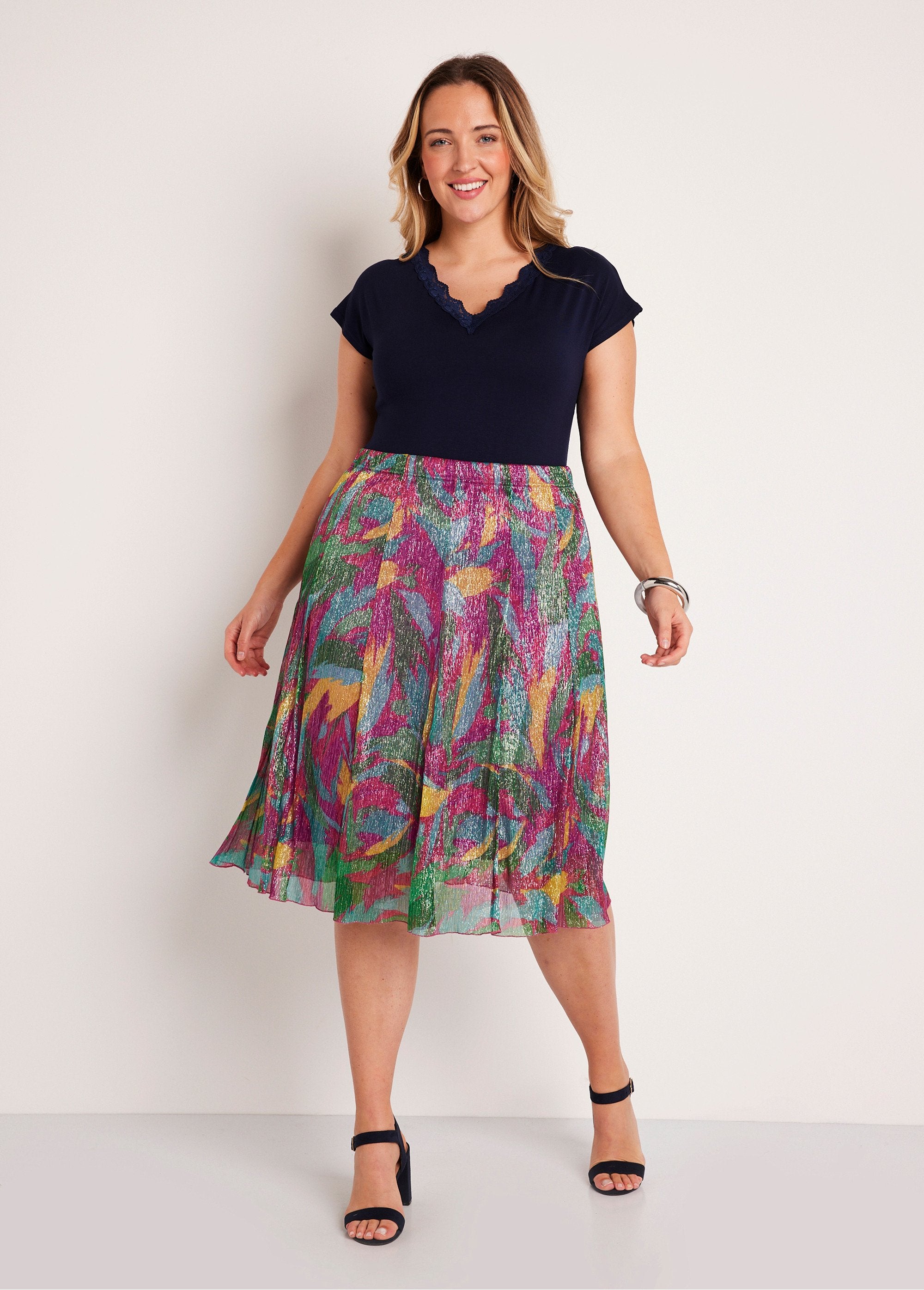 Falda_midi_ancha_estampada_brillante_fucsia_y_verde_SF1_curvy