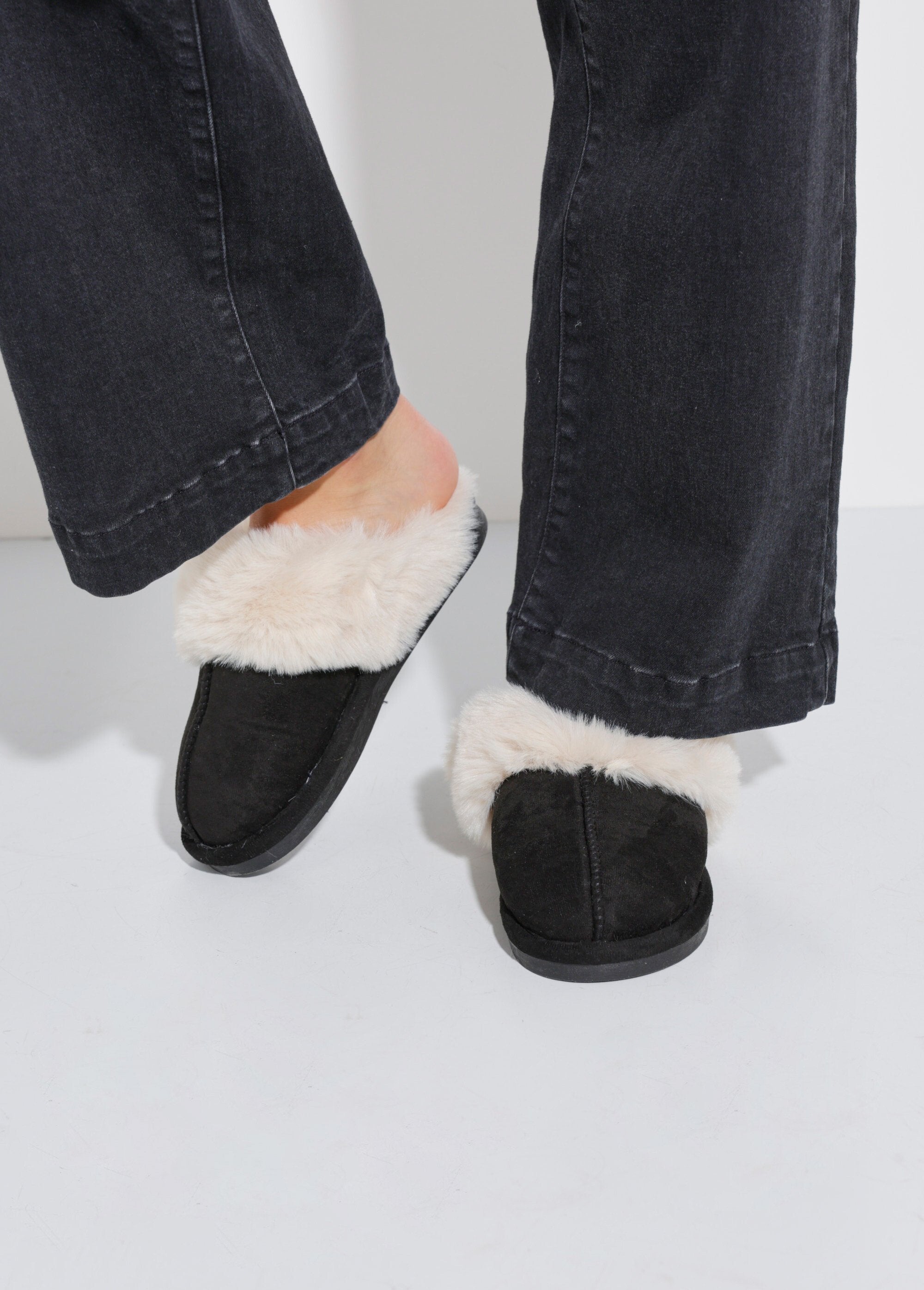 Zapatillas_tipo_mulas_Negro_SF1_slim