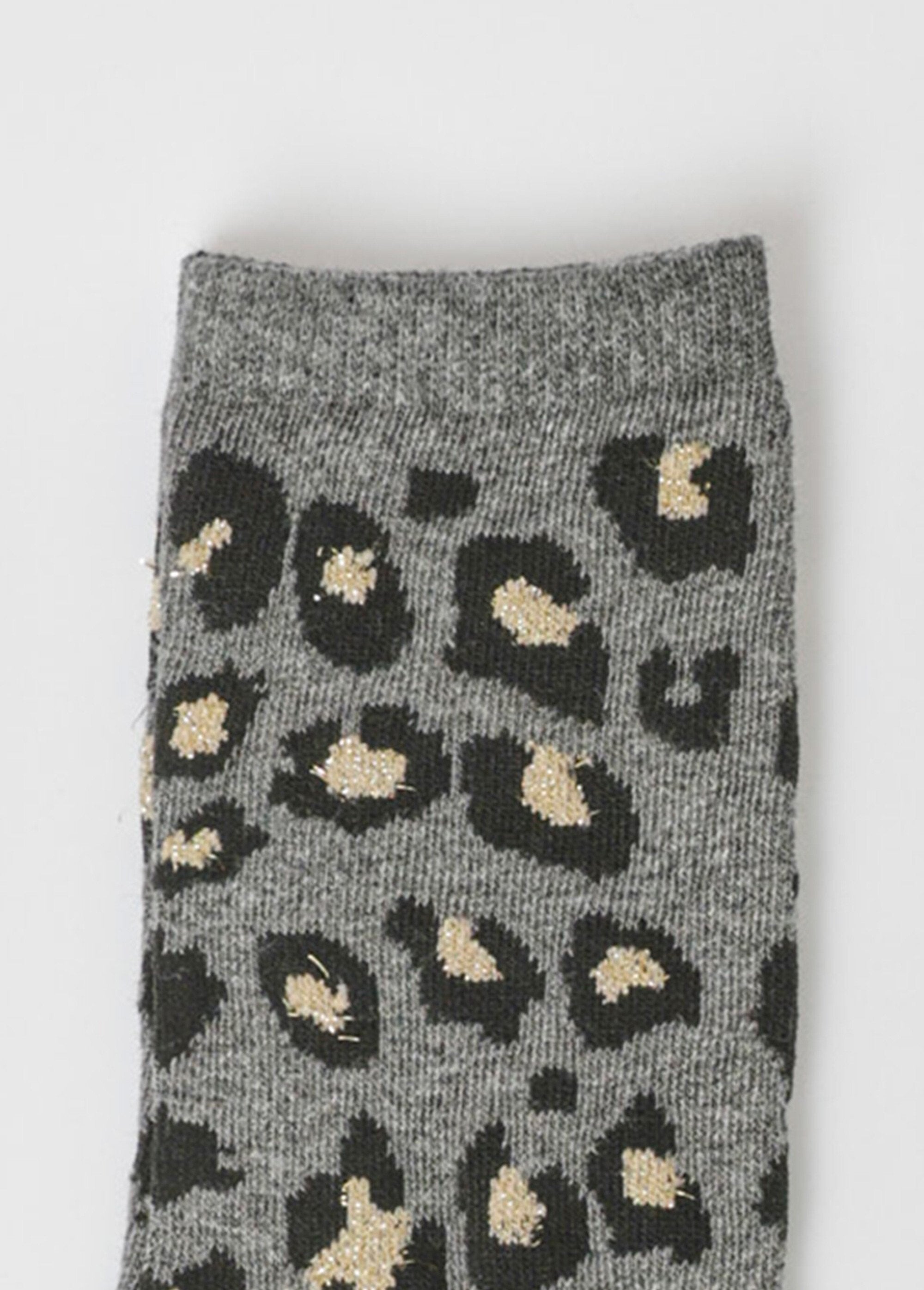 Juego_de_3_calcetines_de_fantasía_con_pedrería._Gris_y_leopardo_DE3_slim