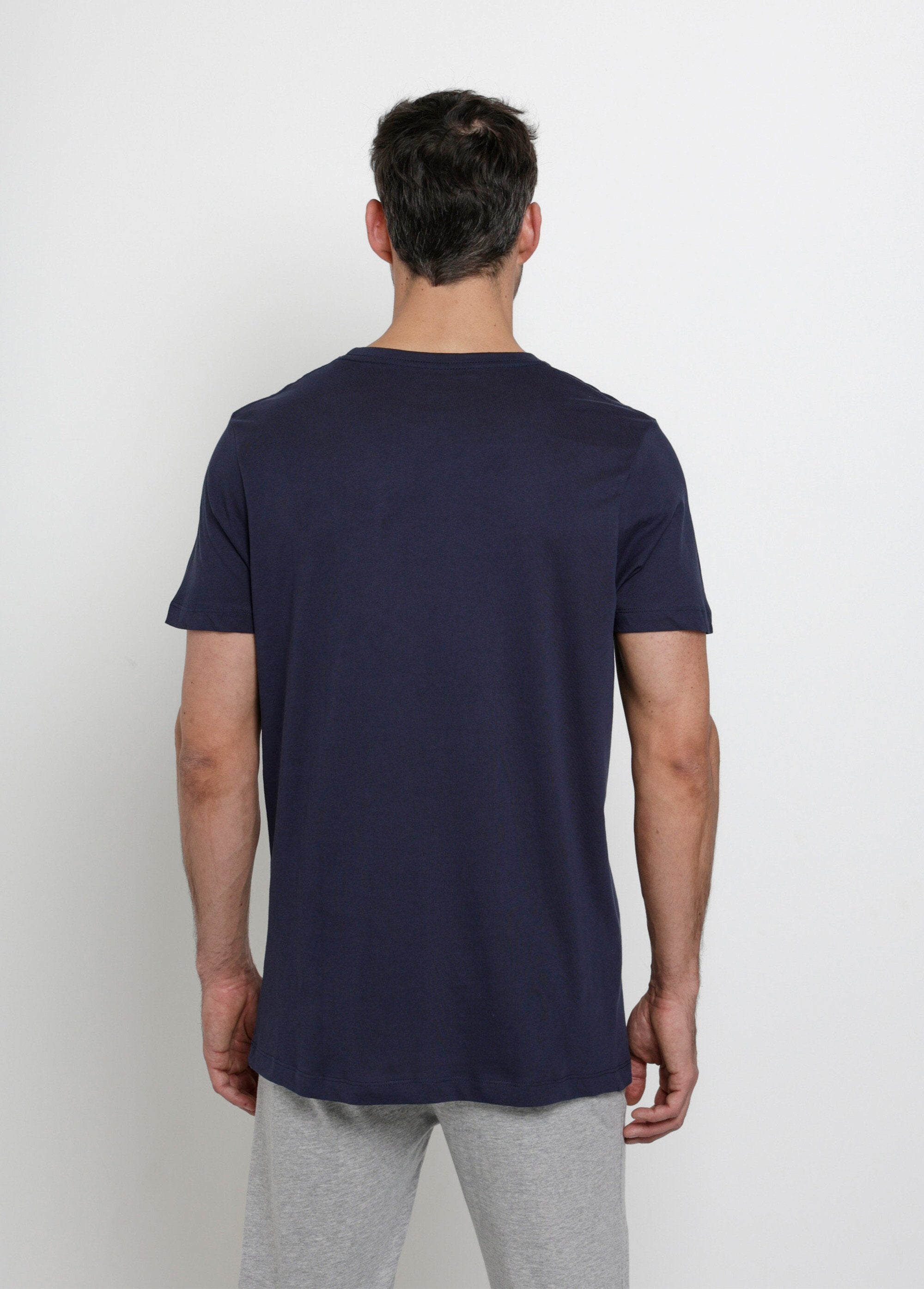 Camiseta_oscura_de_manga_corta_y_cuello_redondo_Marina_DO1_slim