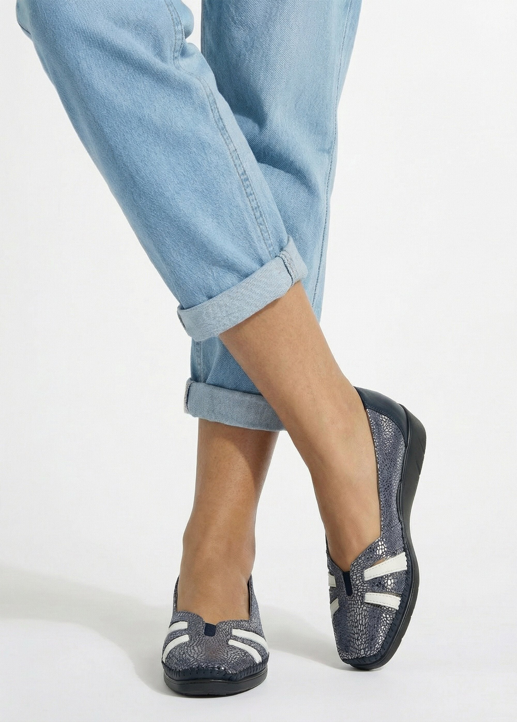 Mocasines_de_cuña_de_piel_con_ancho_suave_y_cómodo._Marina_SF1_slim