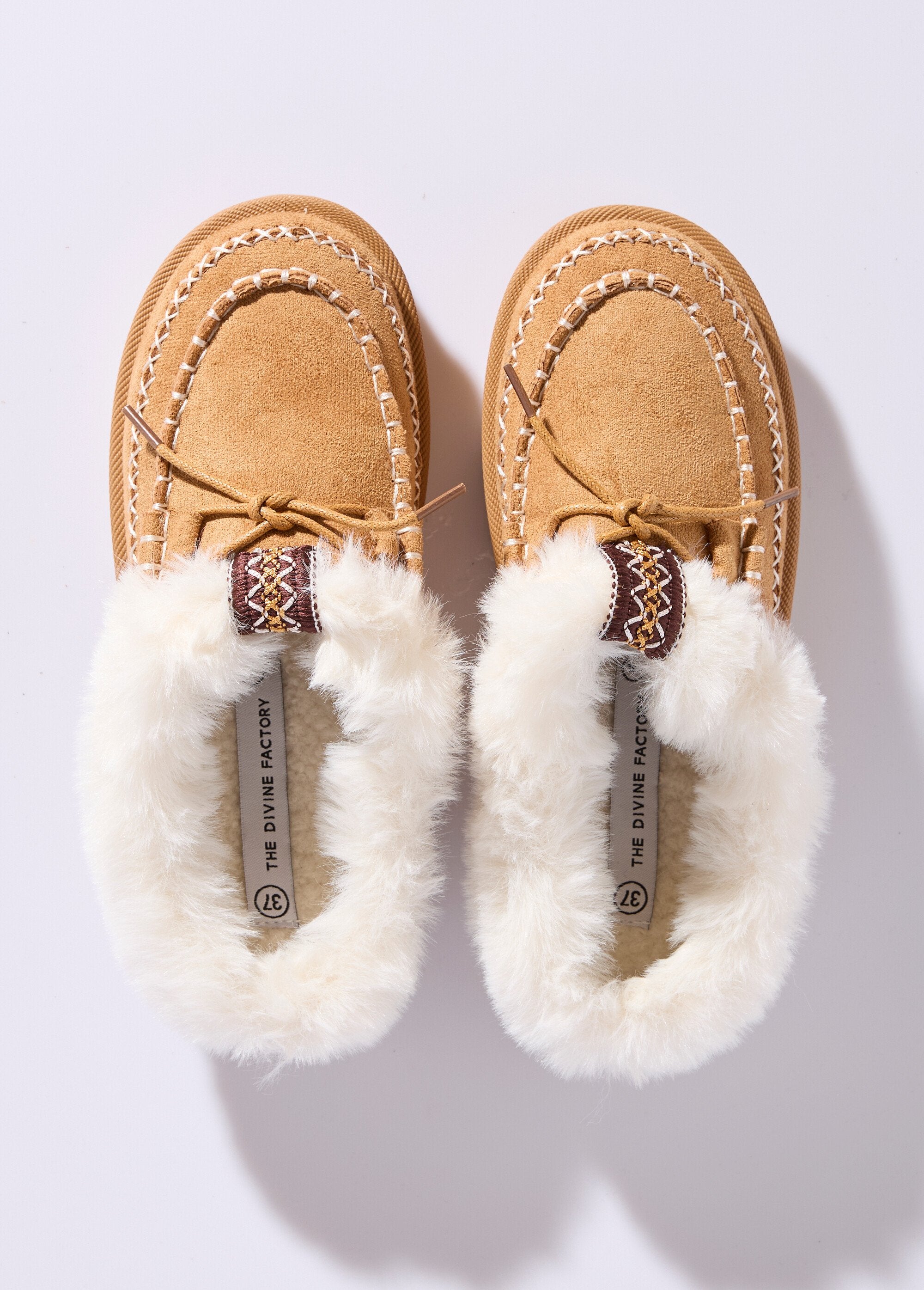 Mocasines_de_piel_y_trenzas_indias_camello_OV1_slim