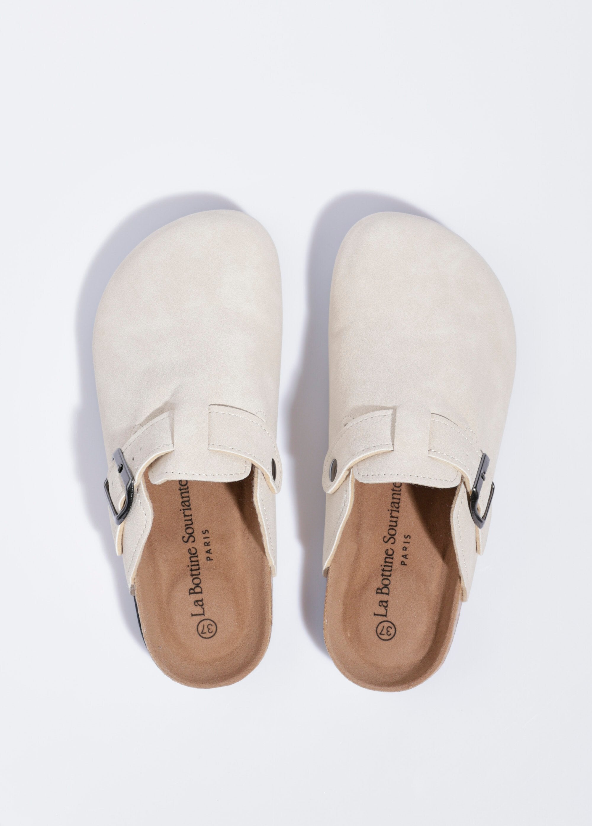 Mules_con_hebilla_y_suela_anatómica_Beige_OV1_slim