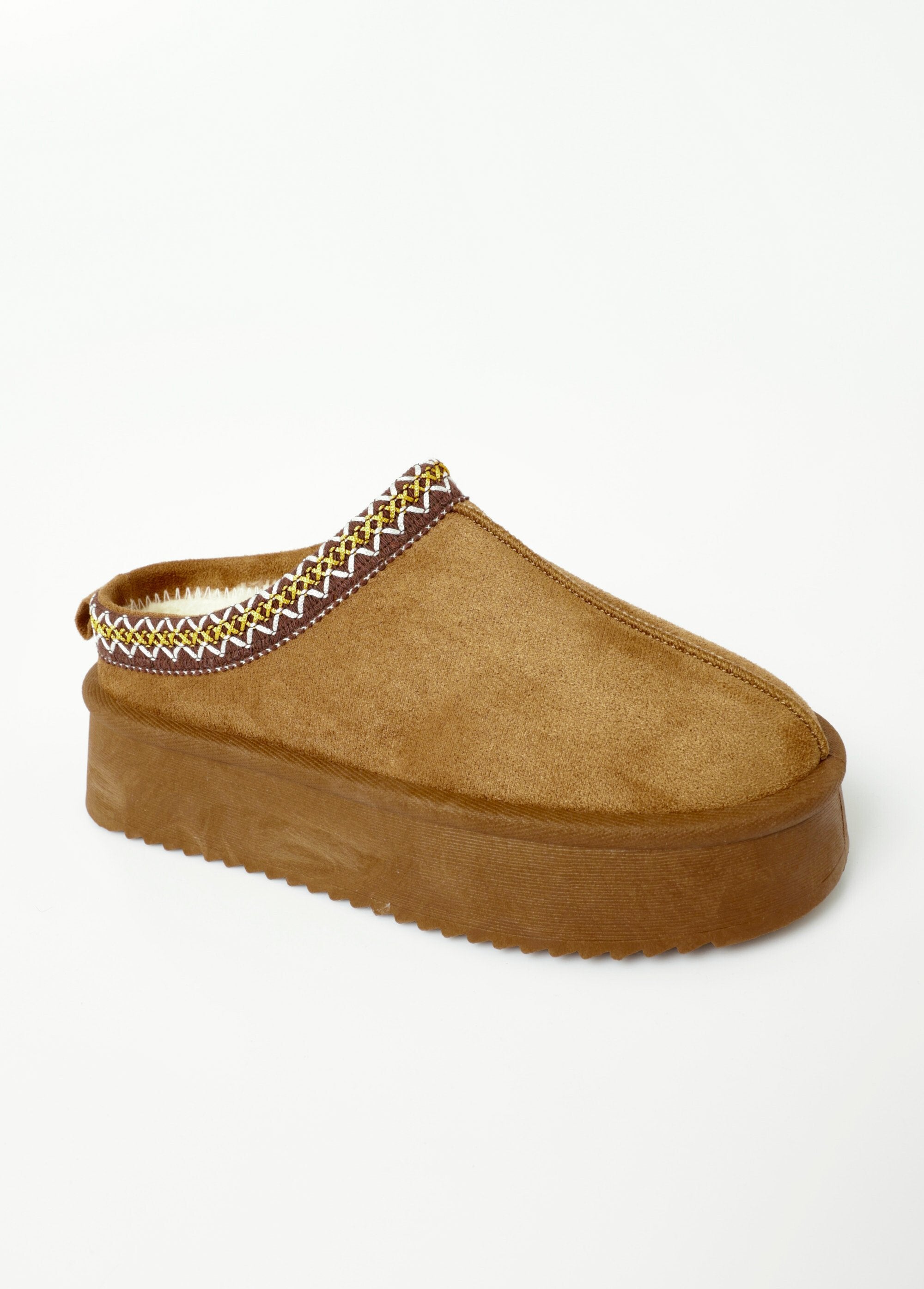 Mules_effet_daim_fourrées_et_compensées_Camel_FA1_slim