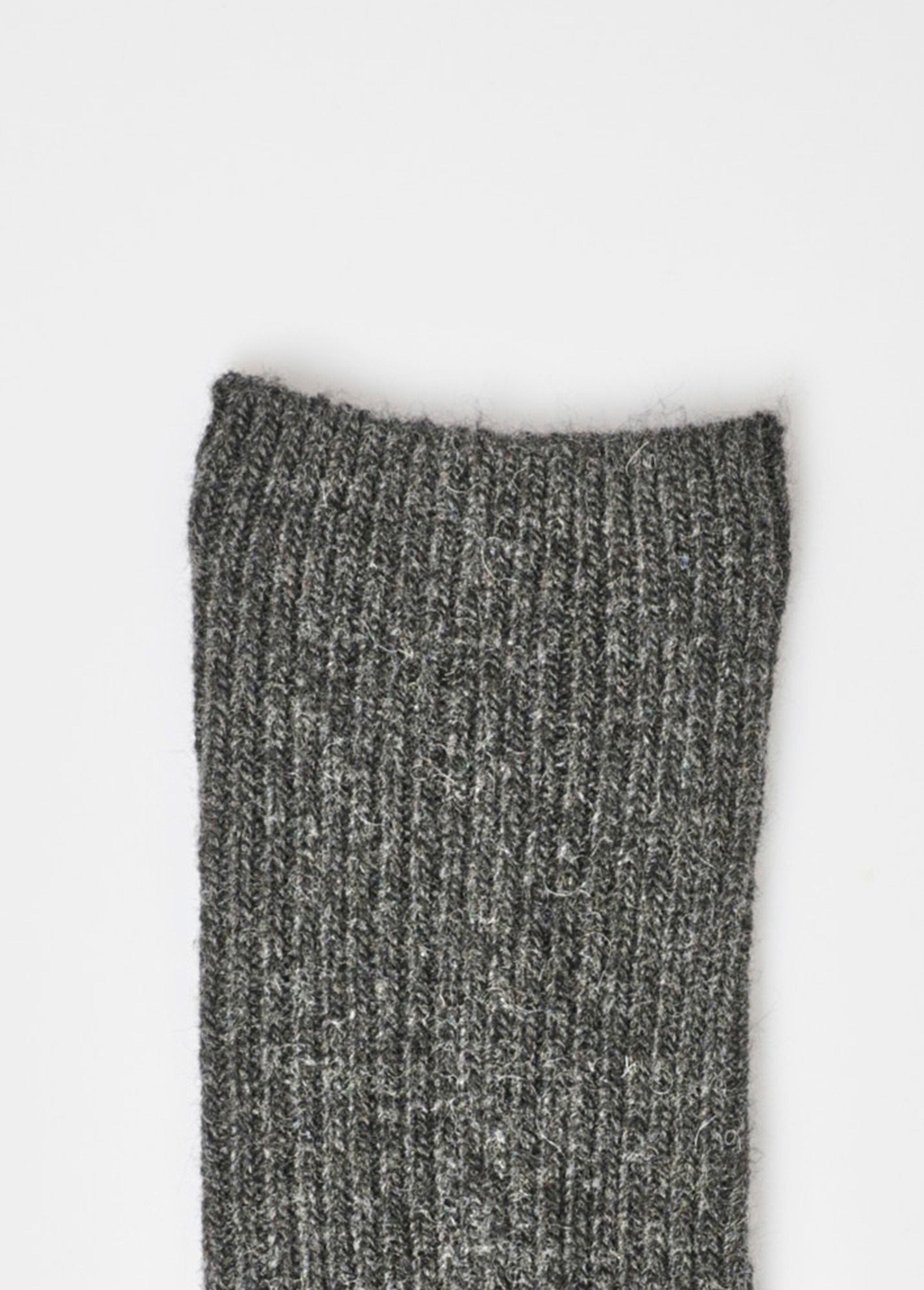 Par_de_calcetines_de_lana_de_canalé_fino_Gris_oscuro_DE2_slim