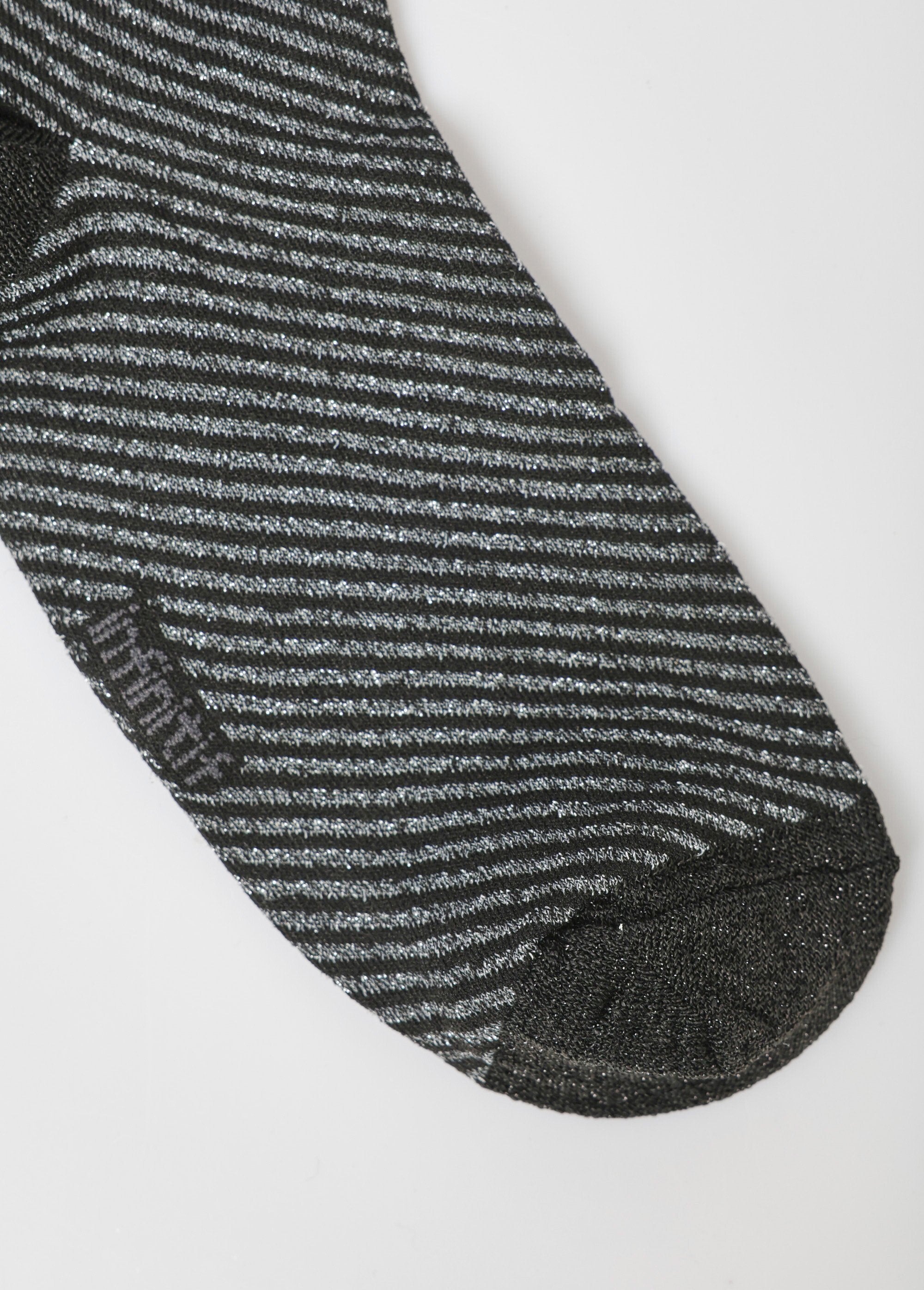 Par_de_calcetines,_estampado_metálico._raya_gris_DE2_slim