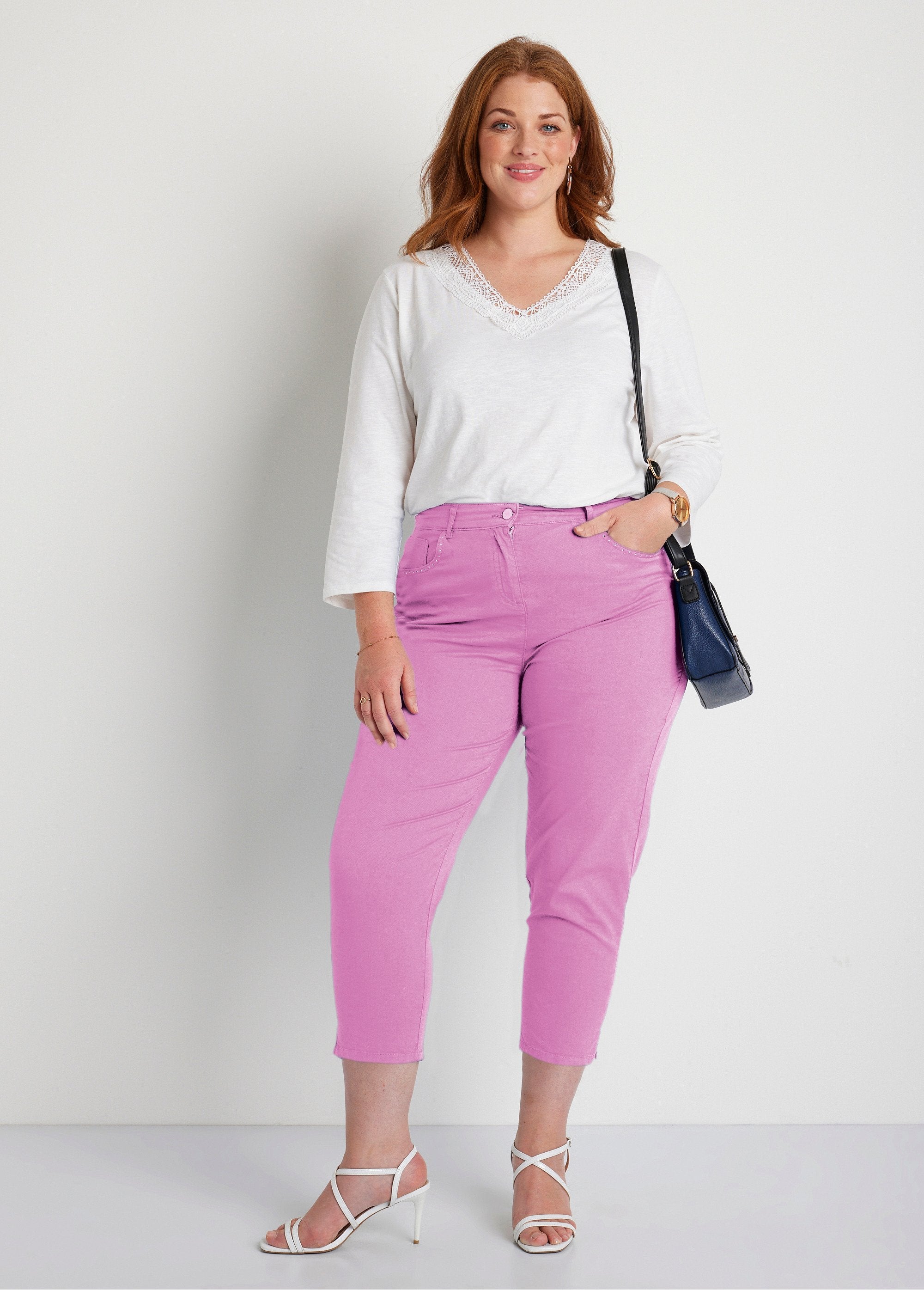 Pantalón_cropped_con_cinturón_elástico_y_5_bolsillos_Lila_SF1_curvy