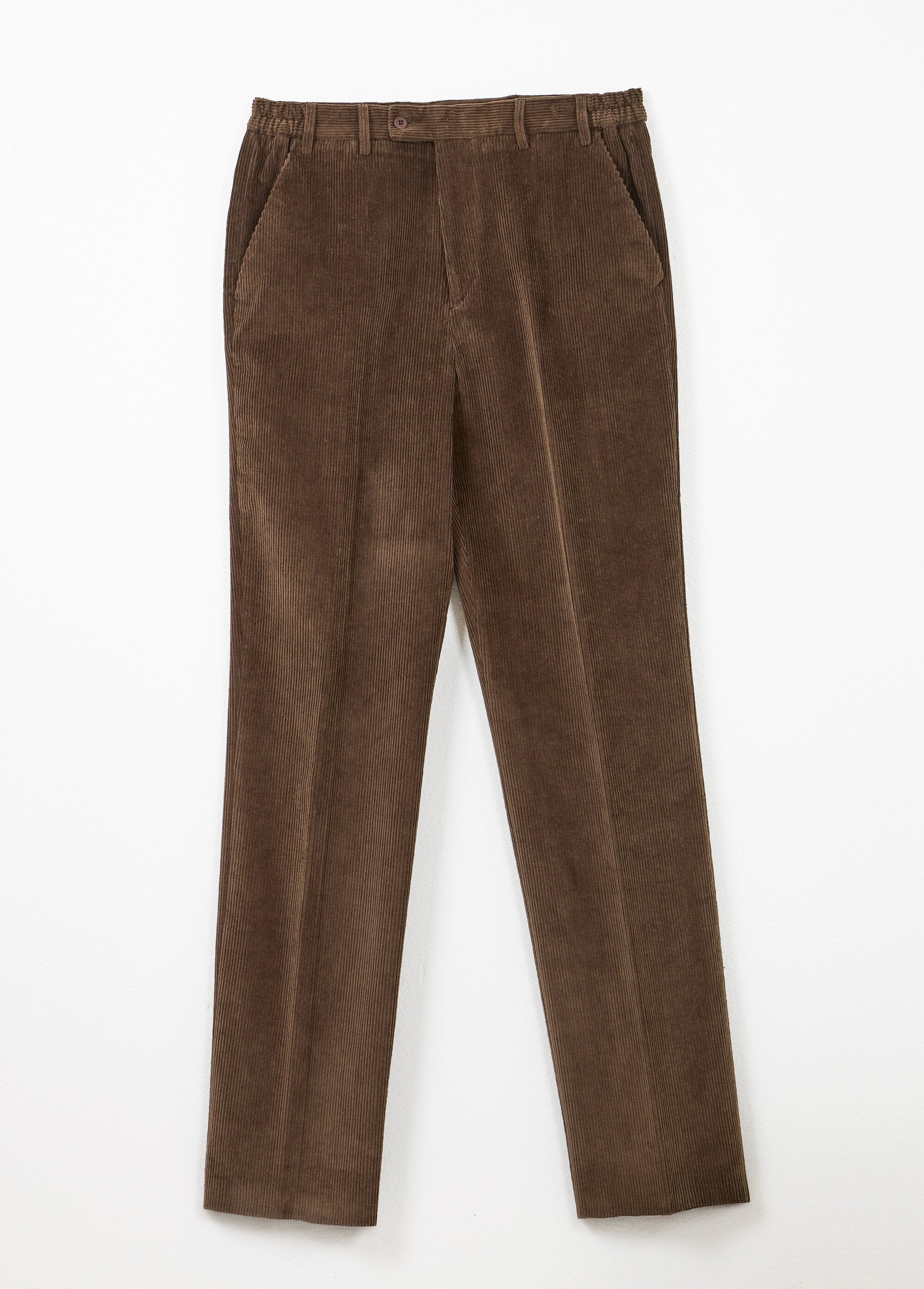 Pantalón_recto_con_cinturón_elástico_cómodo._Terciopelo_marrón_AP1_slim