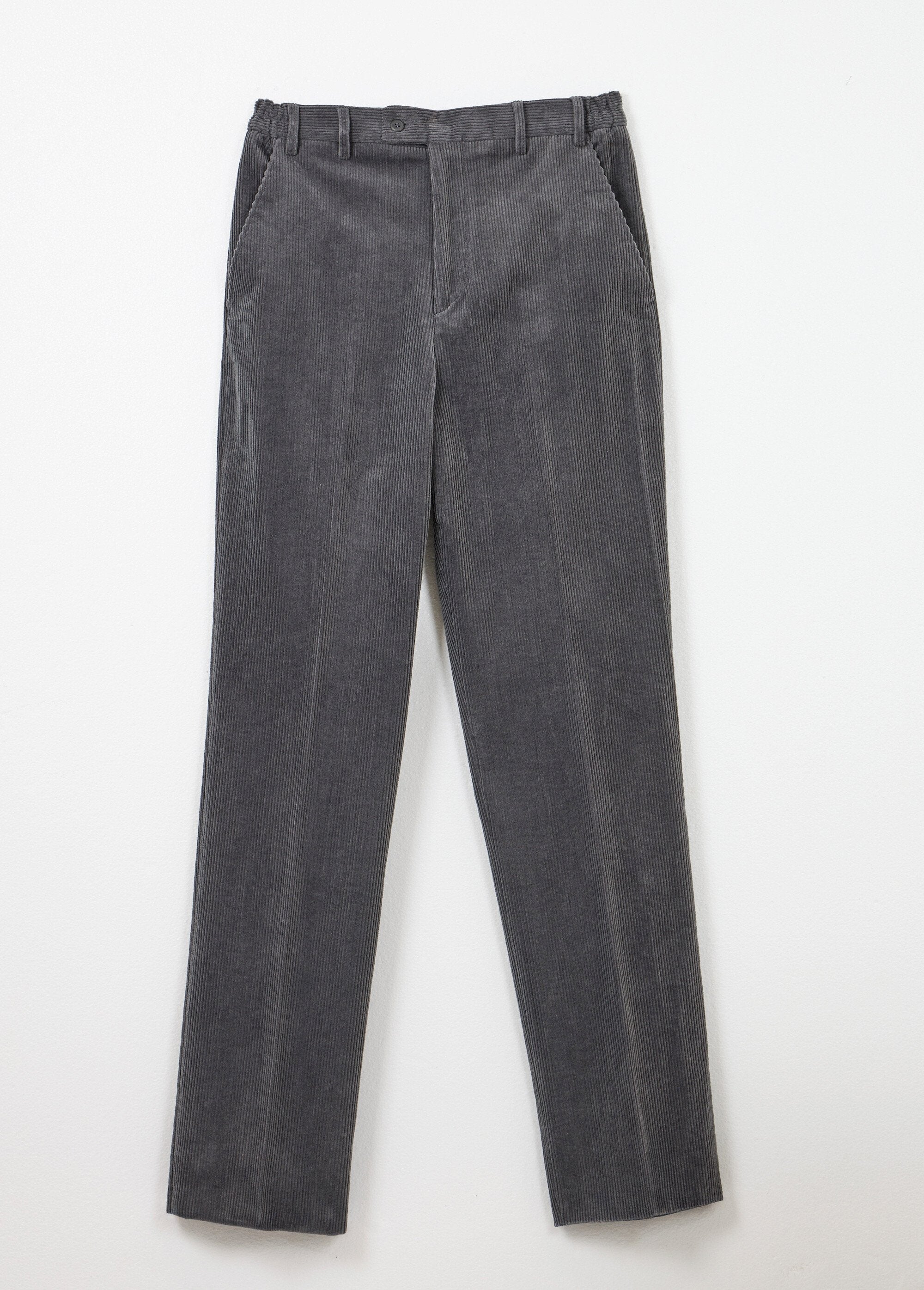 Pantalón_recto_con_cinturón_elástico_cómodo._Terciopelo_gris_AP1_slim