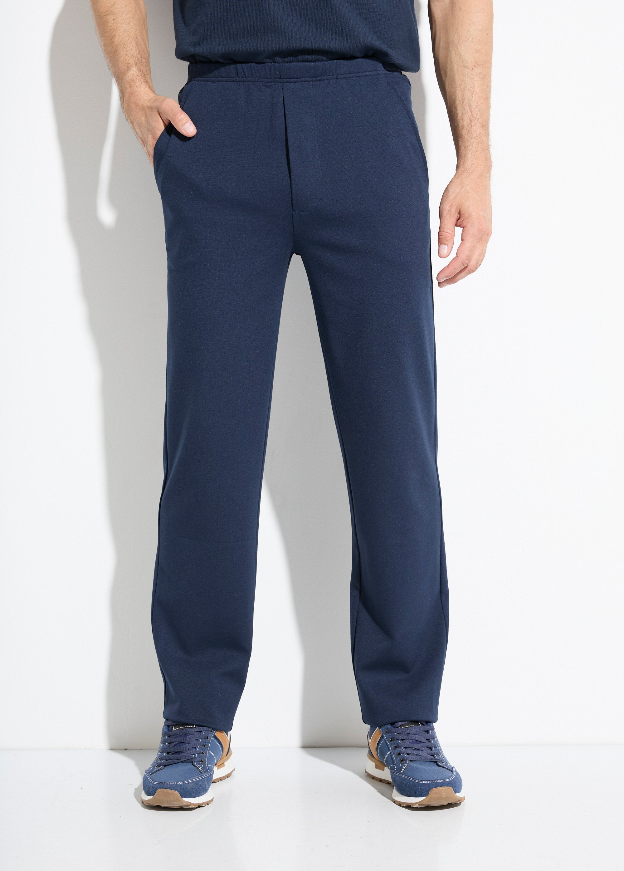 Pantalón_recto_con_cinturilla_elástica_en_tejido_elástico_Marina_FA1_slim