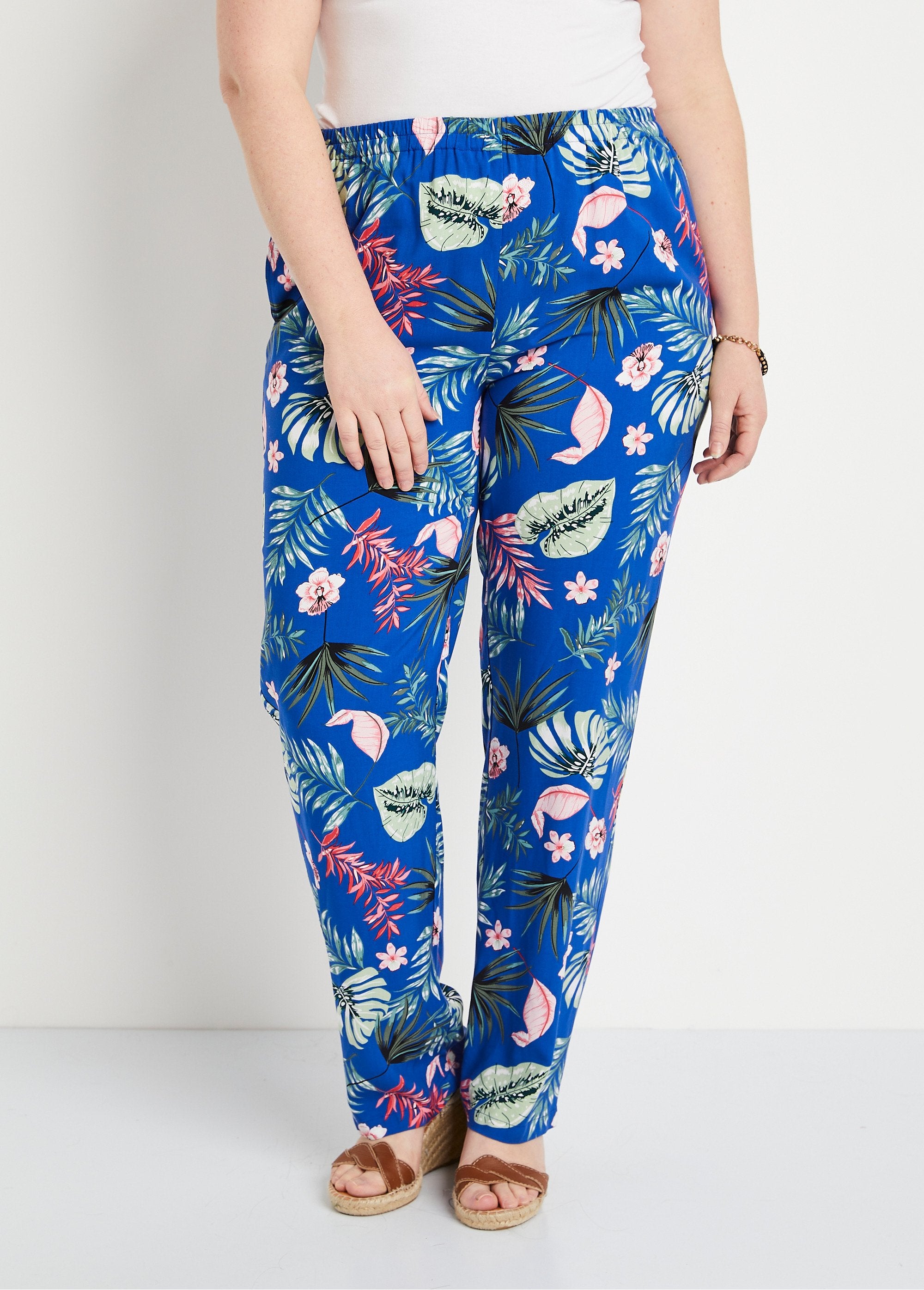 Pantalón_estampado_cintura_elástica_fondo_azul_real_FA1_curvy