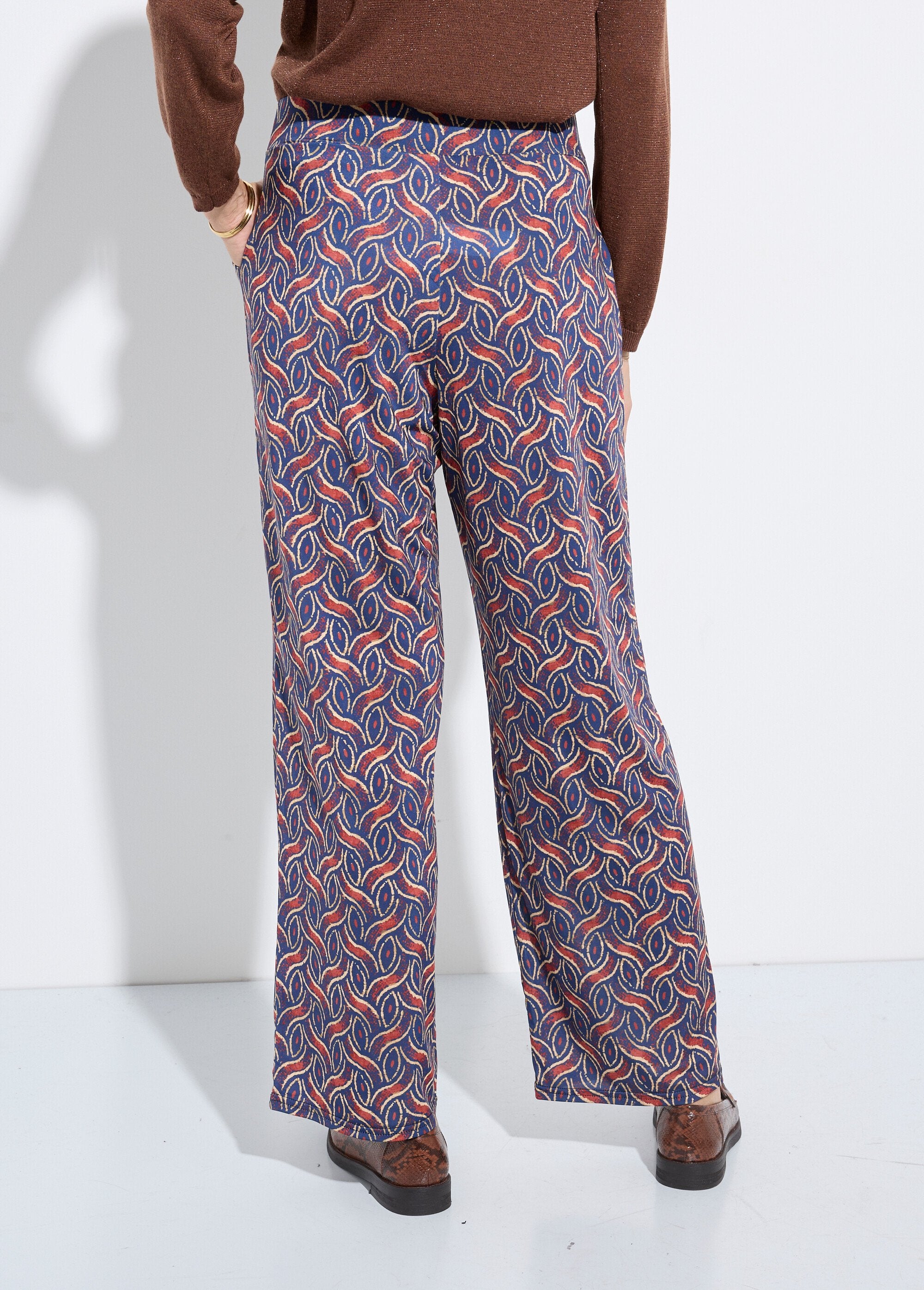 Pantalón_ancho_fluido_con_estampado_étnico_Azul_marino_y_ladrillo_DO1_slim