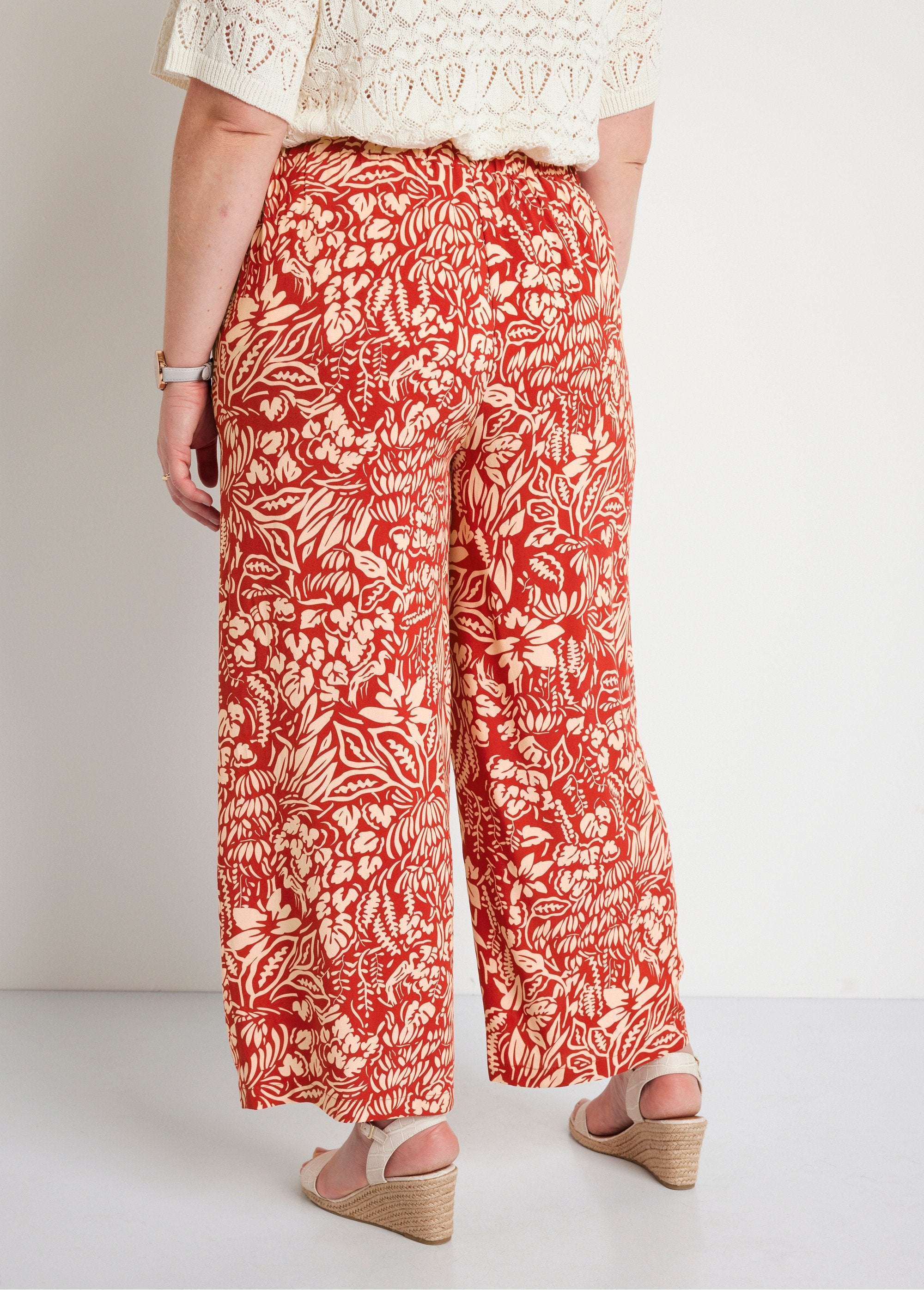 Pantalón_ancho_con_cintura_elástica_floral_o_liso_Tomette_y_crudo_DO1_curvy