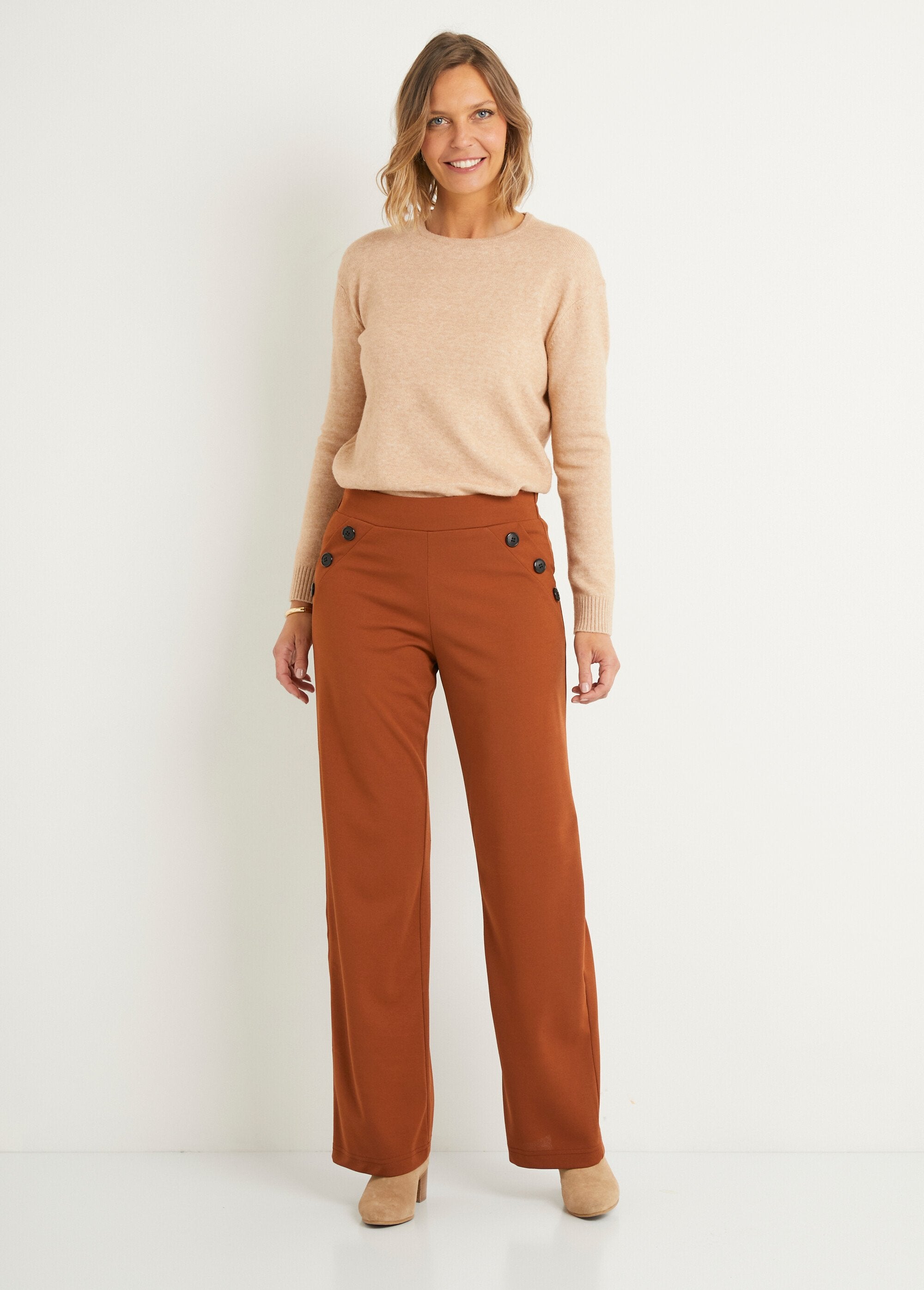 Pantalón_semielástico_de_pierna_ancha,_liso_Camel_SF1_slim