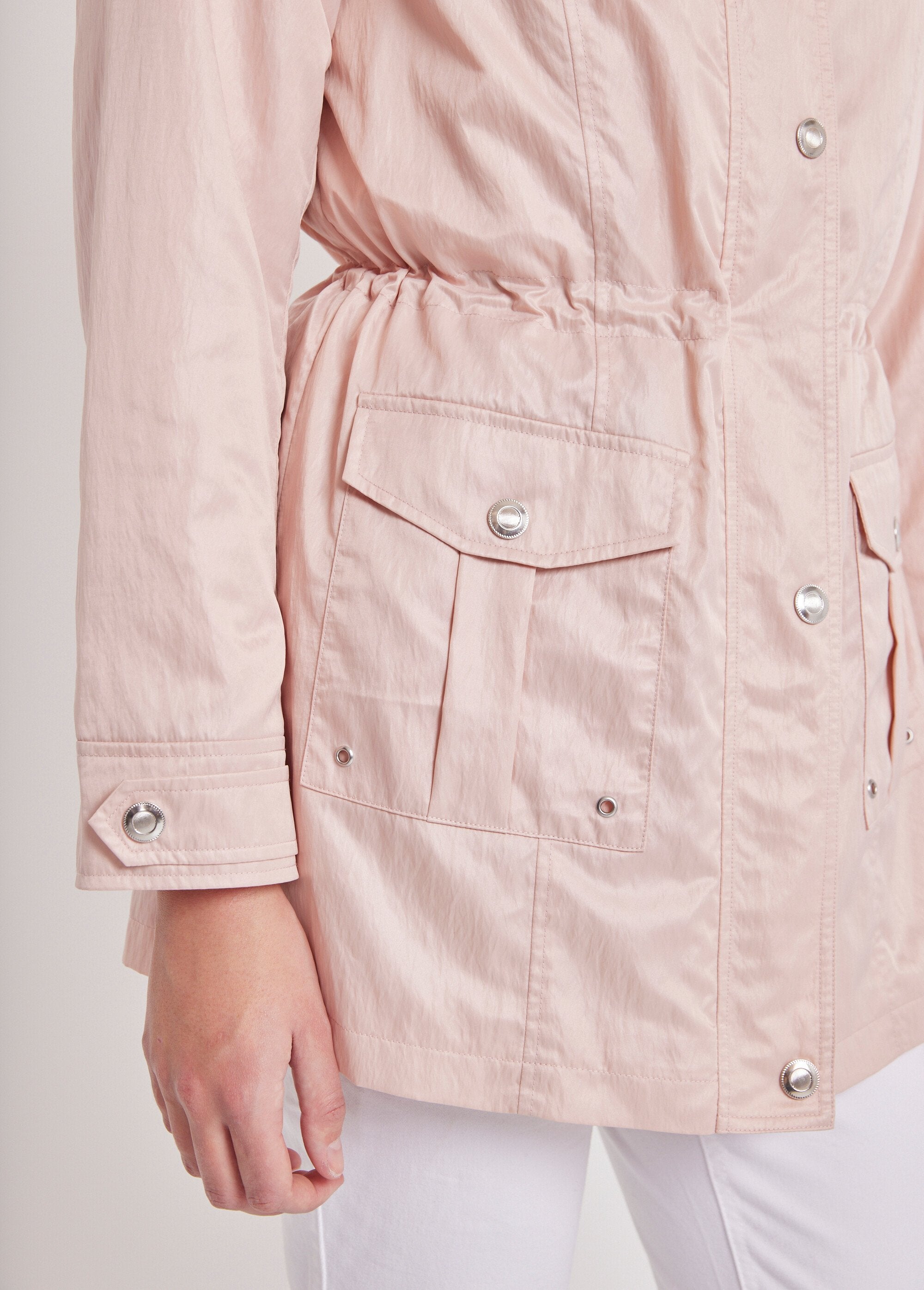 Parka_con_cremallera_y_botones_automáticos_rosa_nude_DE3_slim