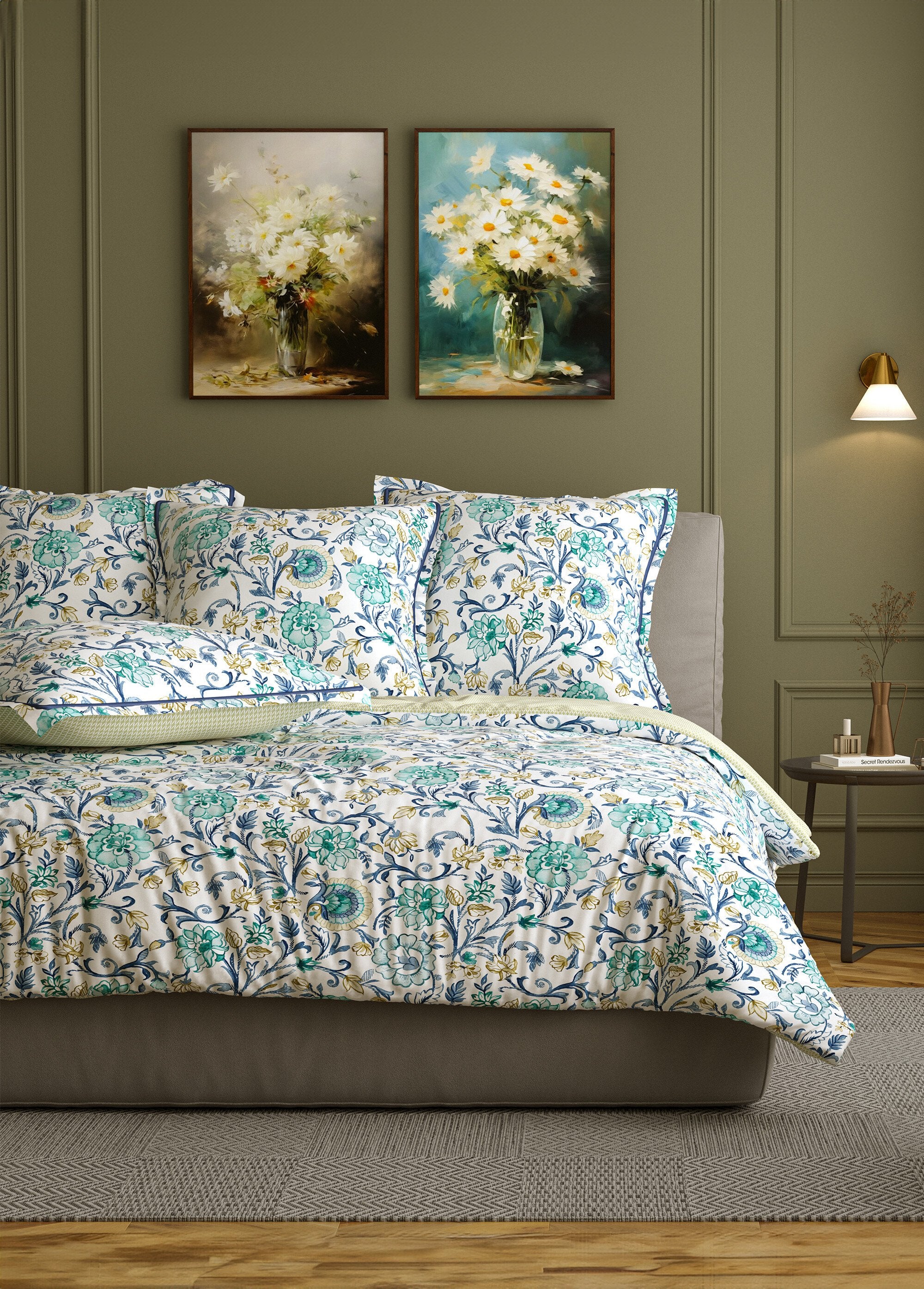 Juego_de_cama_de_4_piezas_con_sábana_encimera,_camelias_Azul_FA1_slim