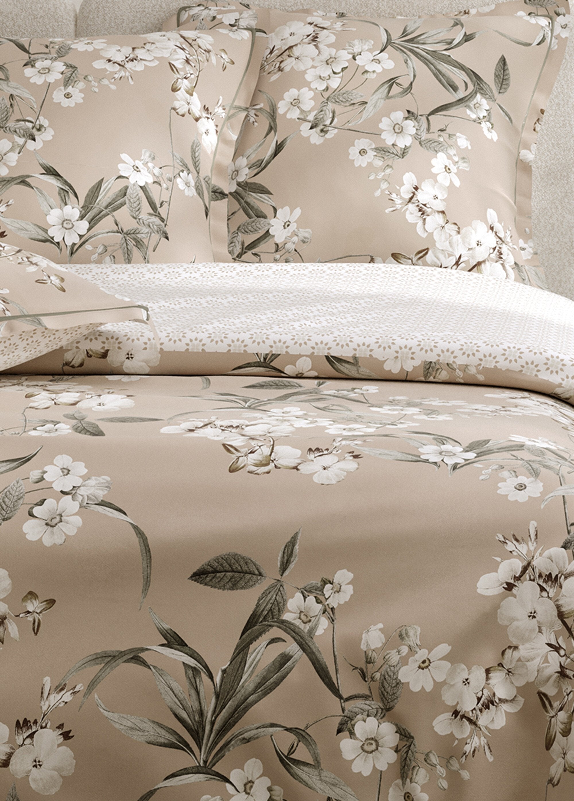 Juego_de_cama_de_percal_de_4_piezas_con_sábana_encimera,_color_sepia_Estampado_beige_DE3_slim