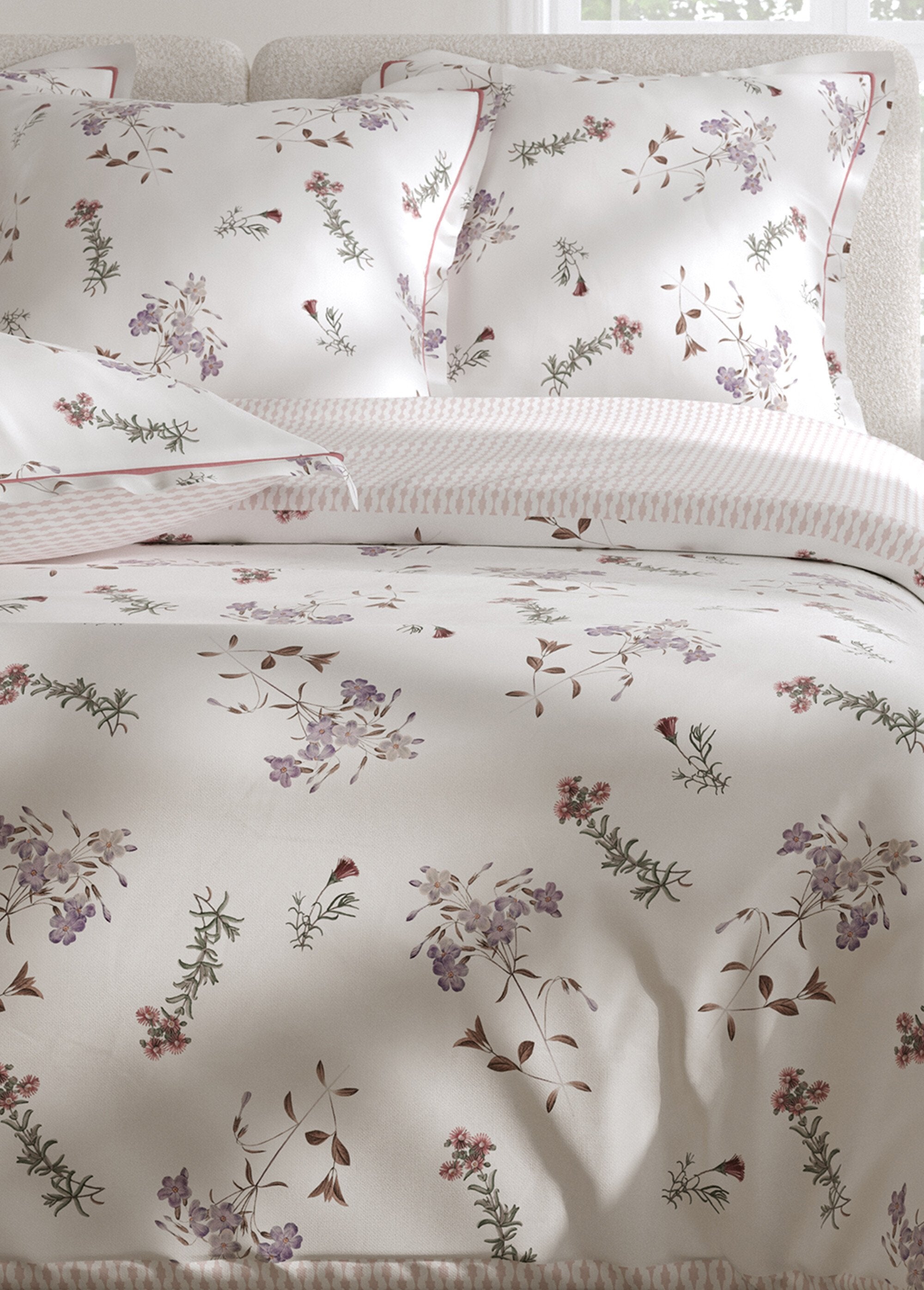 Juego_de_cama_de_percal_de_4_piezas_con_sábana_encimera,_violetas_Imprimir_blanco_DE3_slim