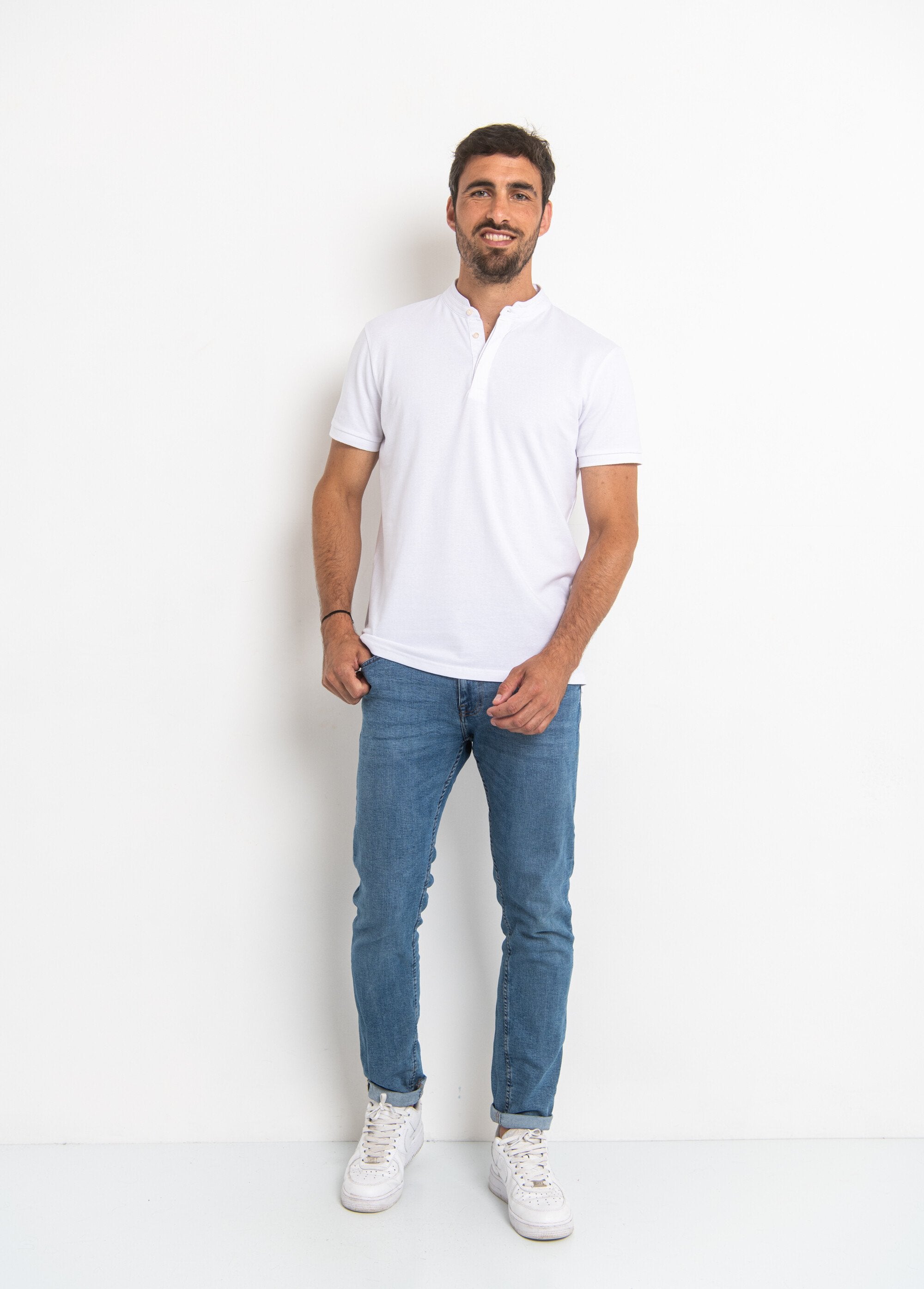 Polo_de_manga_corta_con_cuello_mao_Blanco,_Blanca_SF1_slim