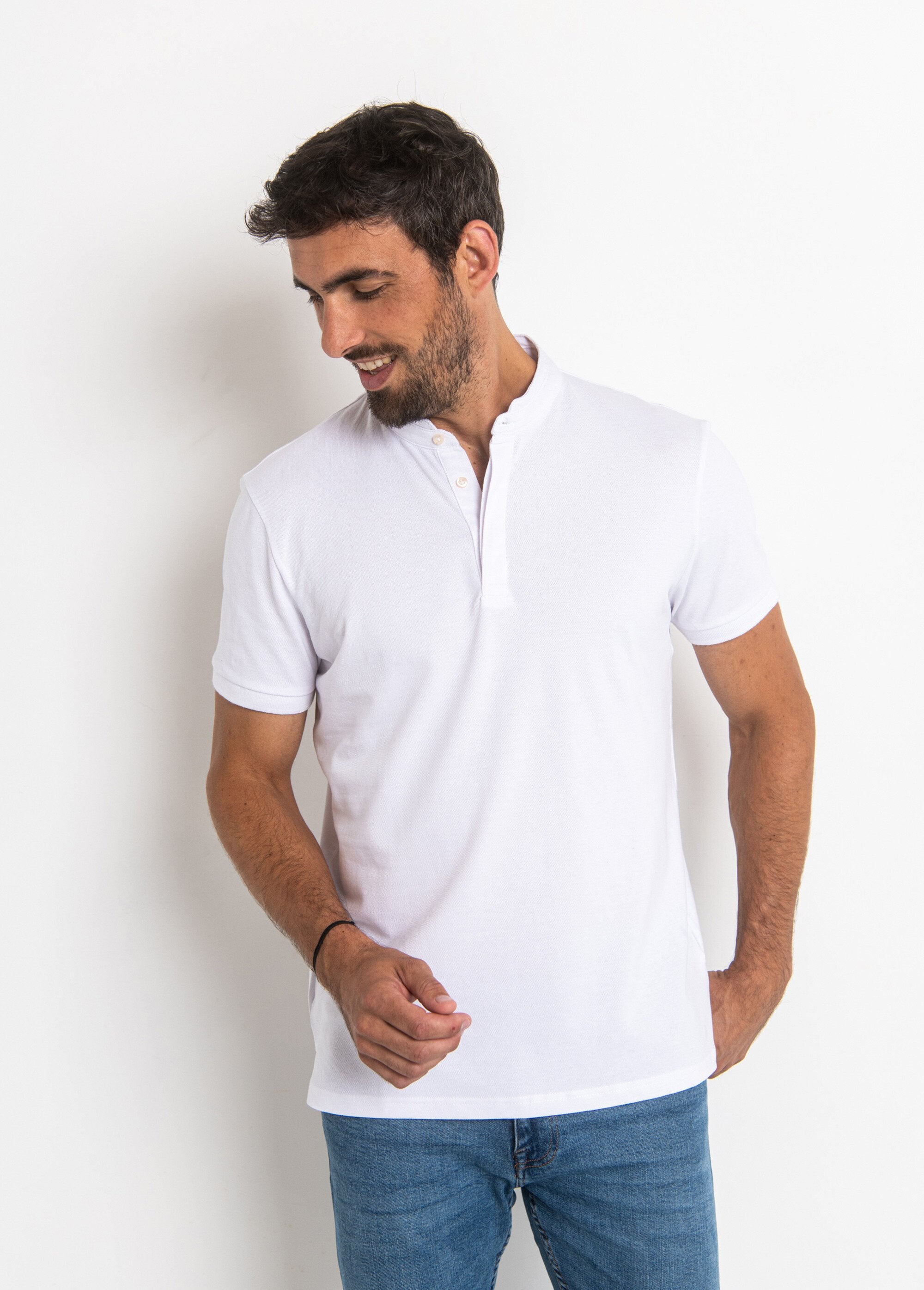 Polo_de_manga_corta_con_cuello_mao_Blanco,_Blanca_FA1_slim