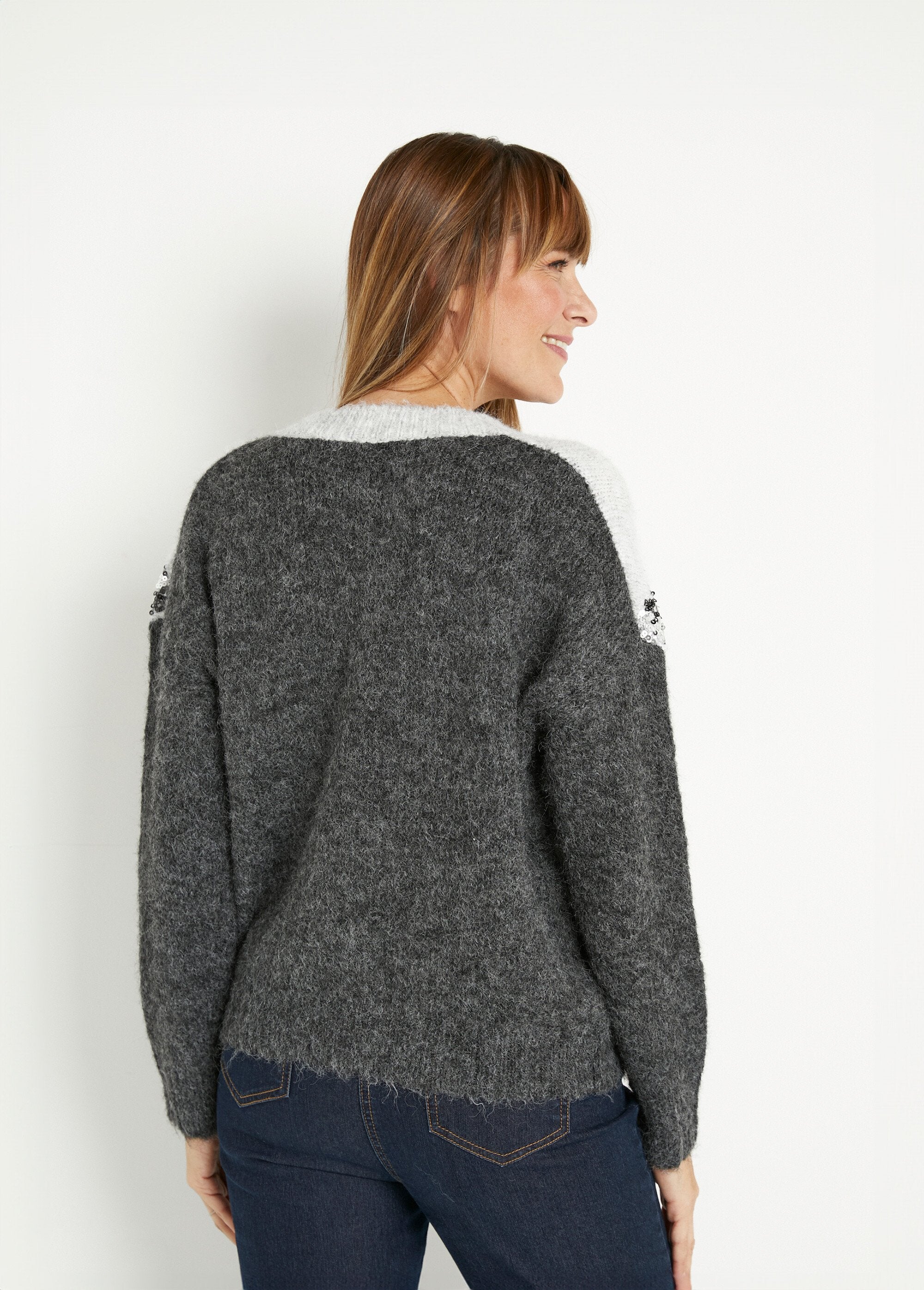 Cálido_jersey_bicolor_con_cuello_en_V_y_lentejuelas_Gris_DO1_slim